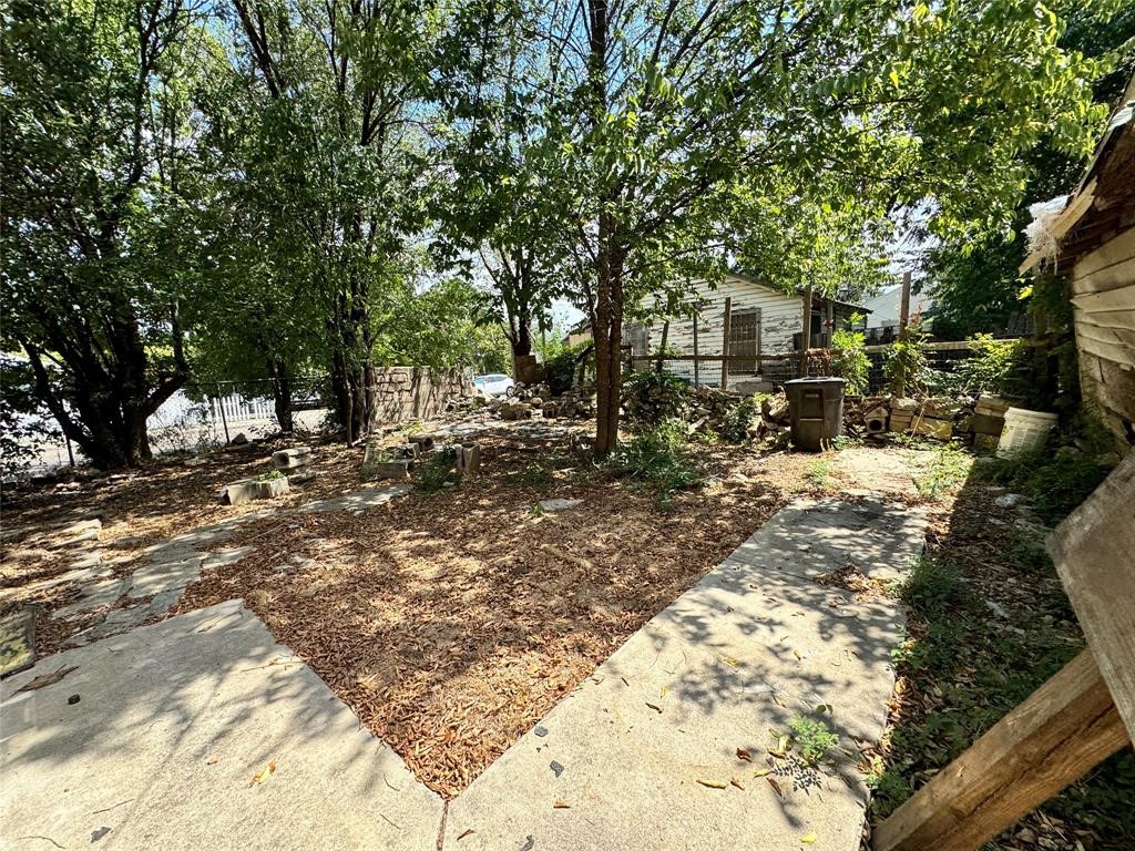 1136 E Leuda Street Fort Worth TX 76104