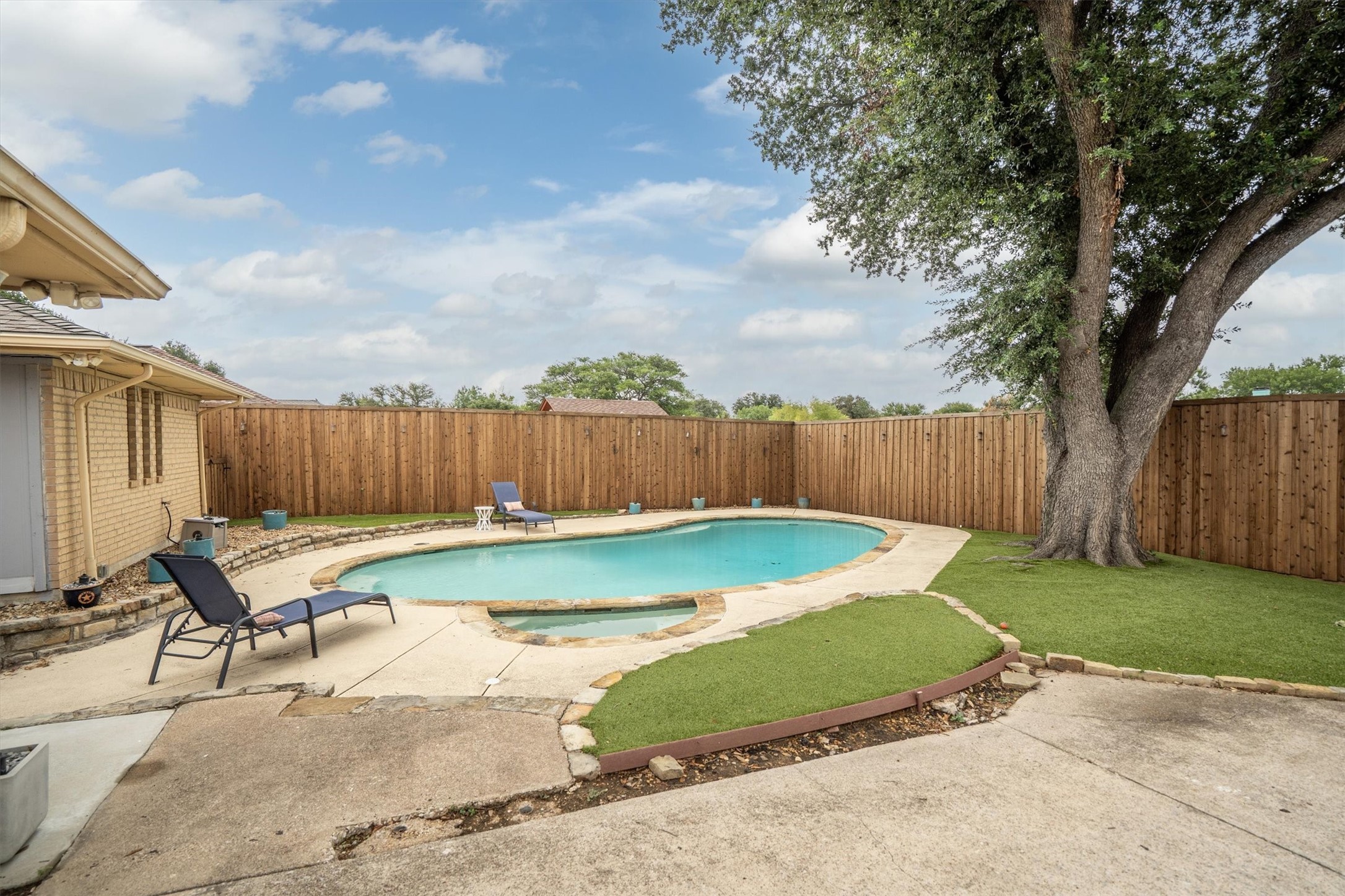 2214 Valley Mill Carrollton TX 75006