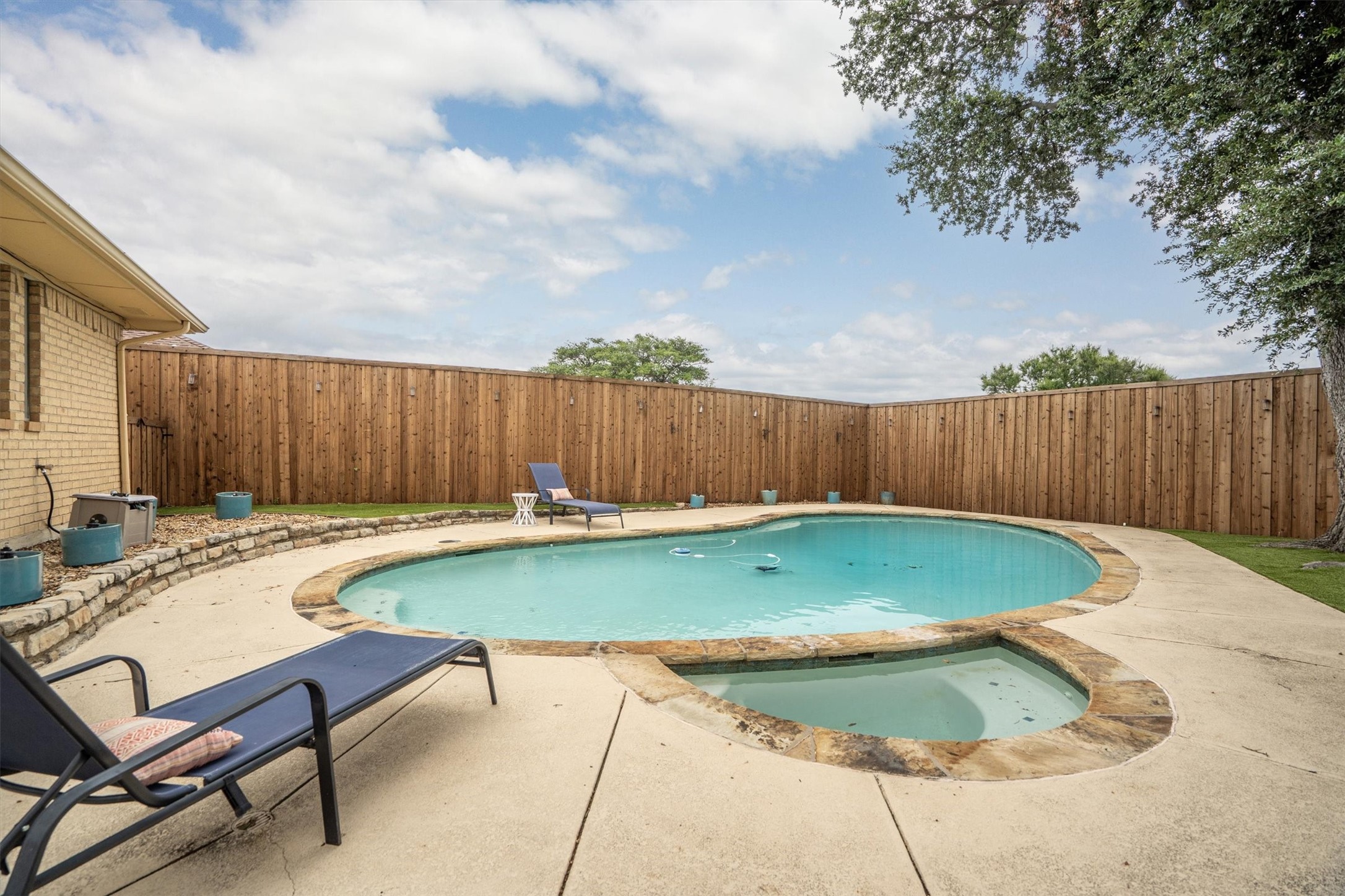 2214 Valley Mill Carrollton TX 75006