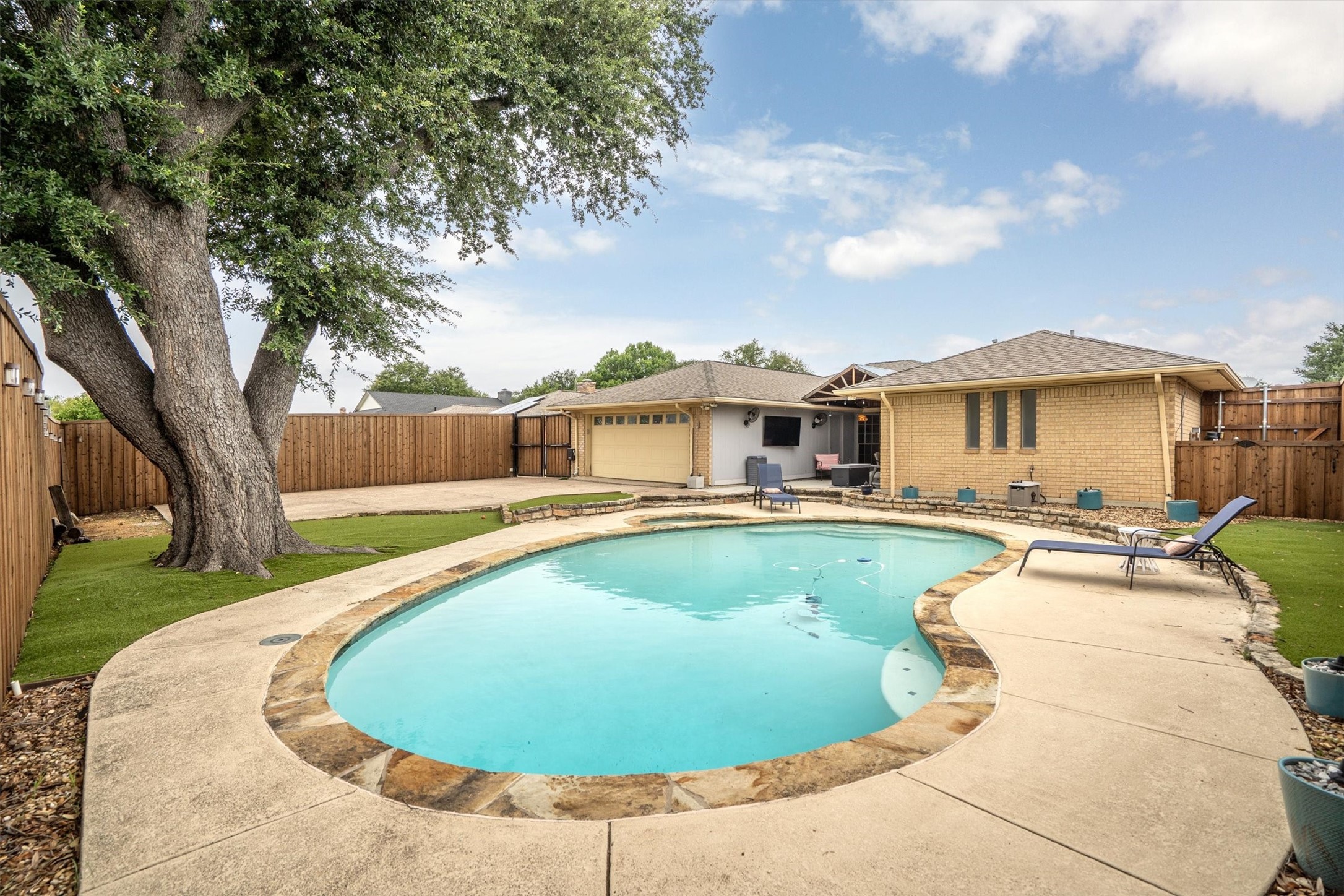 2214 Valley Mill Carrollton TX 75006