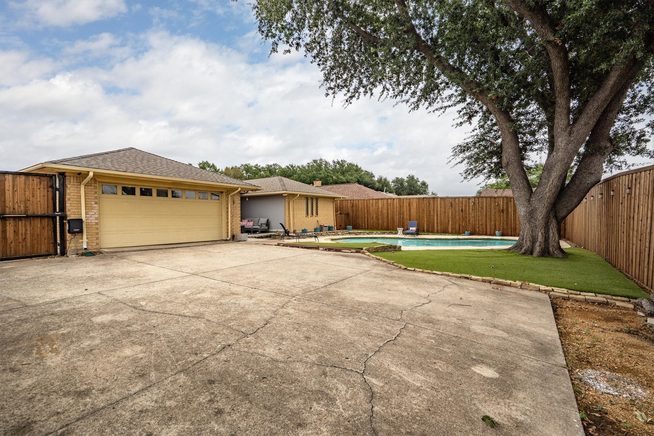 2214 Valley Mill Carrollton TX 75006