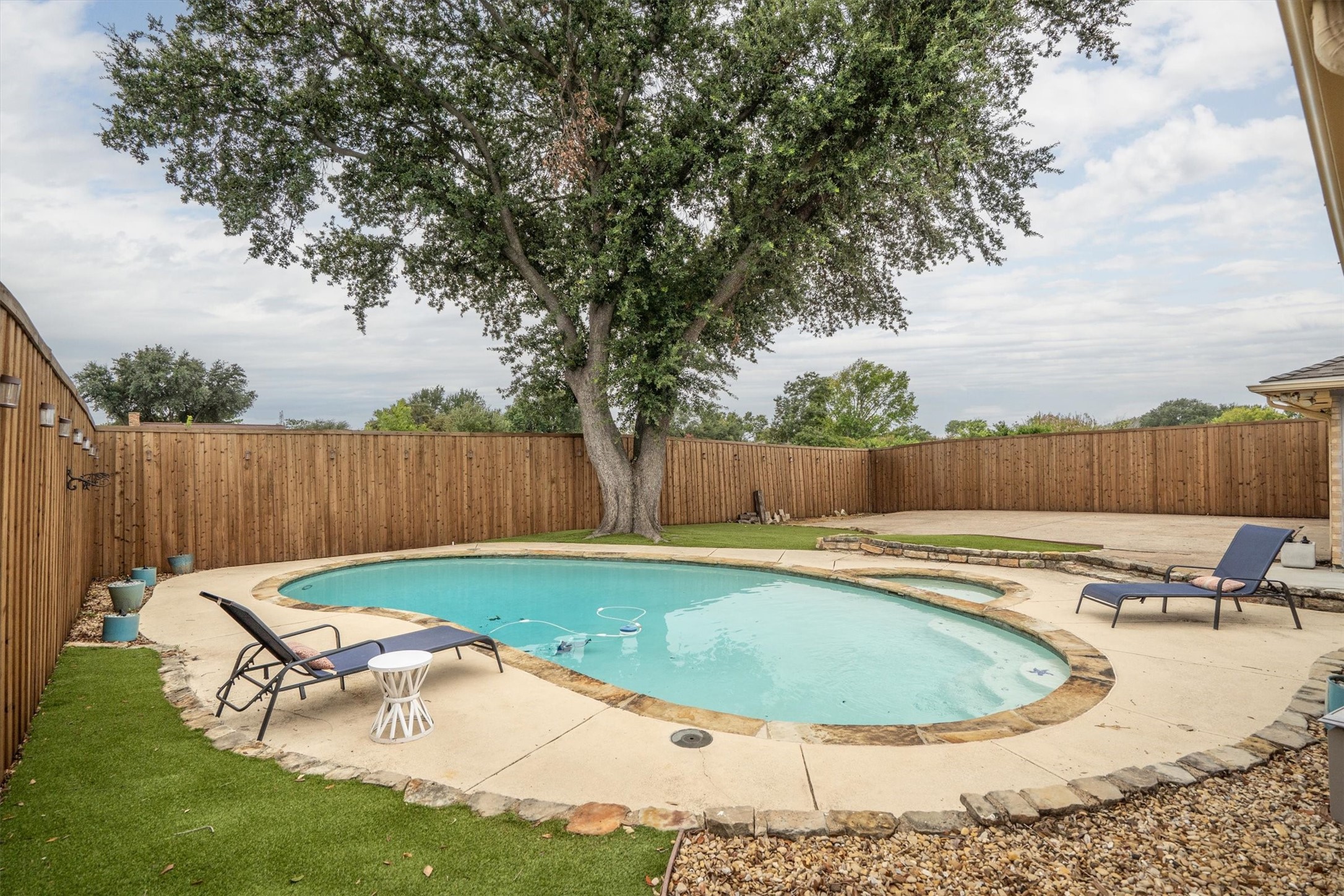 2214 Valley Mill Carrollton TX 75006