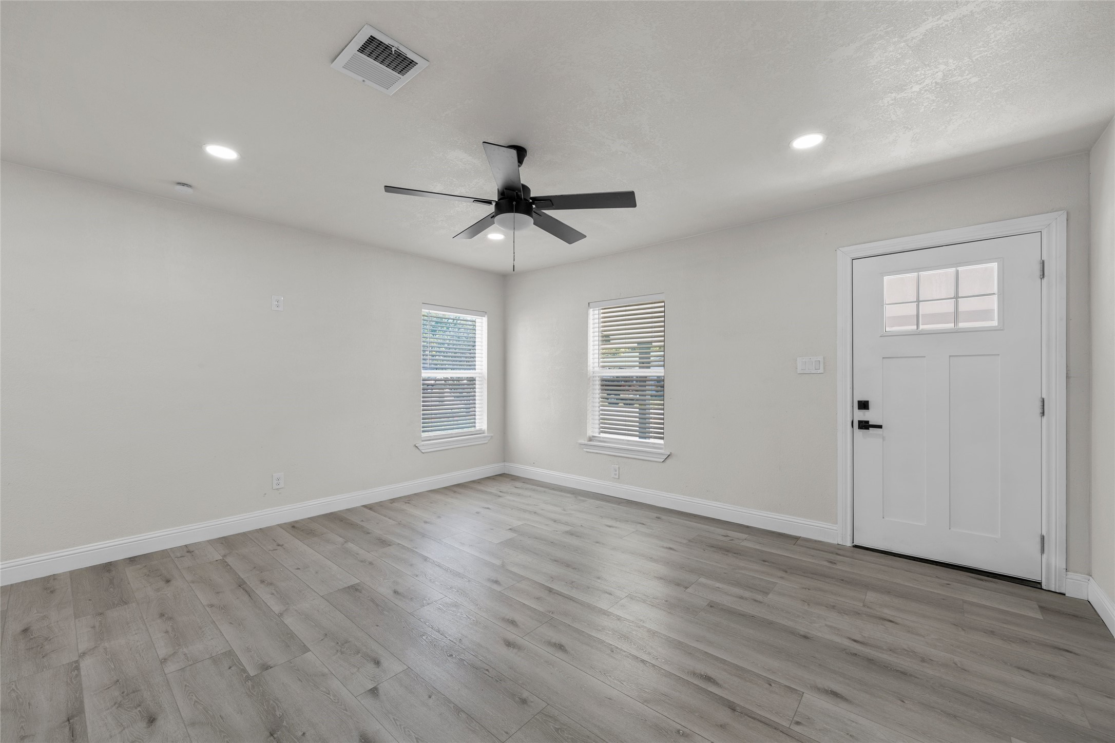 3530 Bluebird Street Bellmead TX 76705