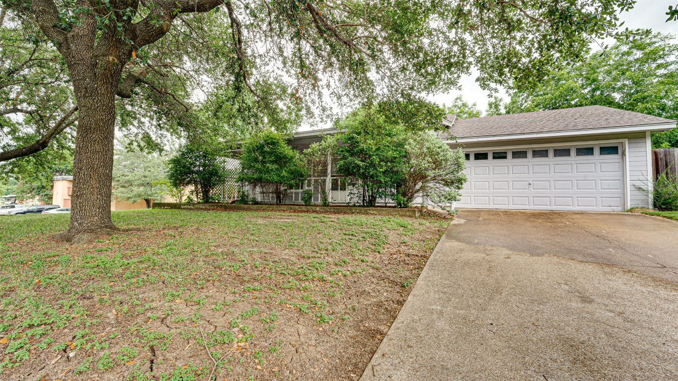 708 N Clay Street Ennis TX 75119
