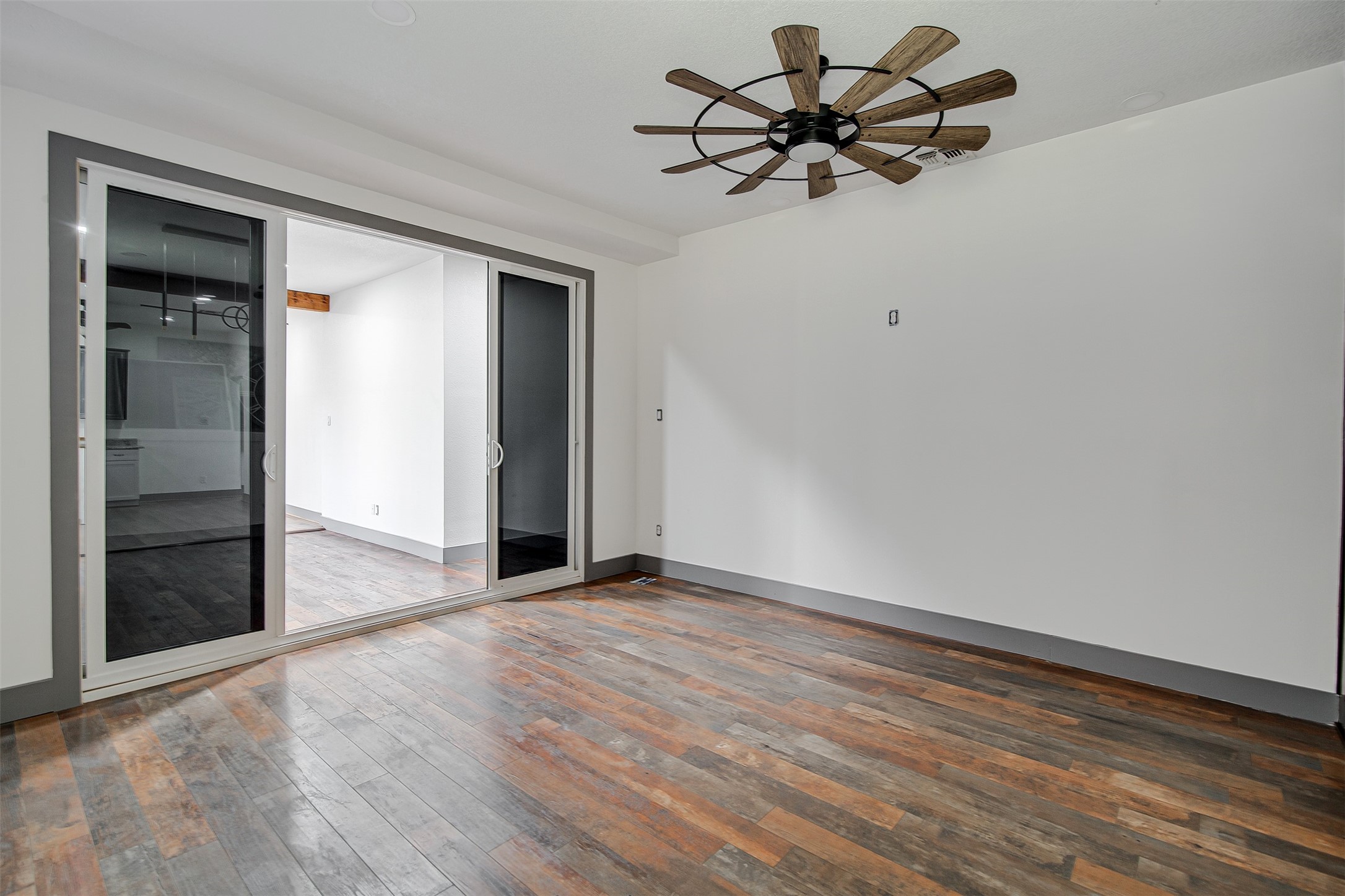 801 S Hampton Road Crowley TX 76036