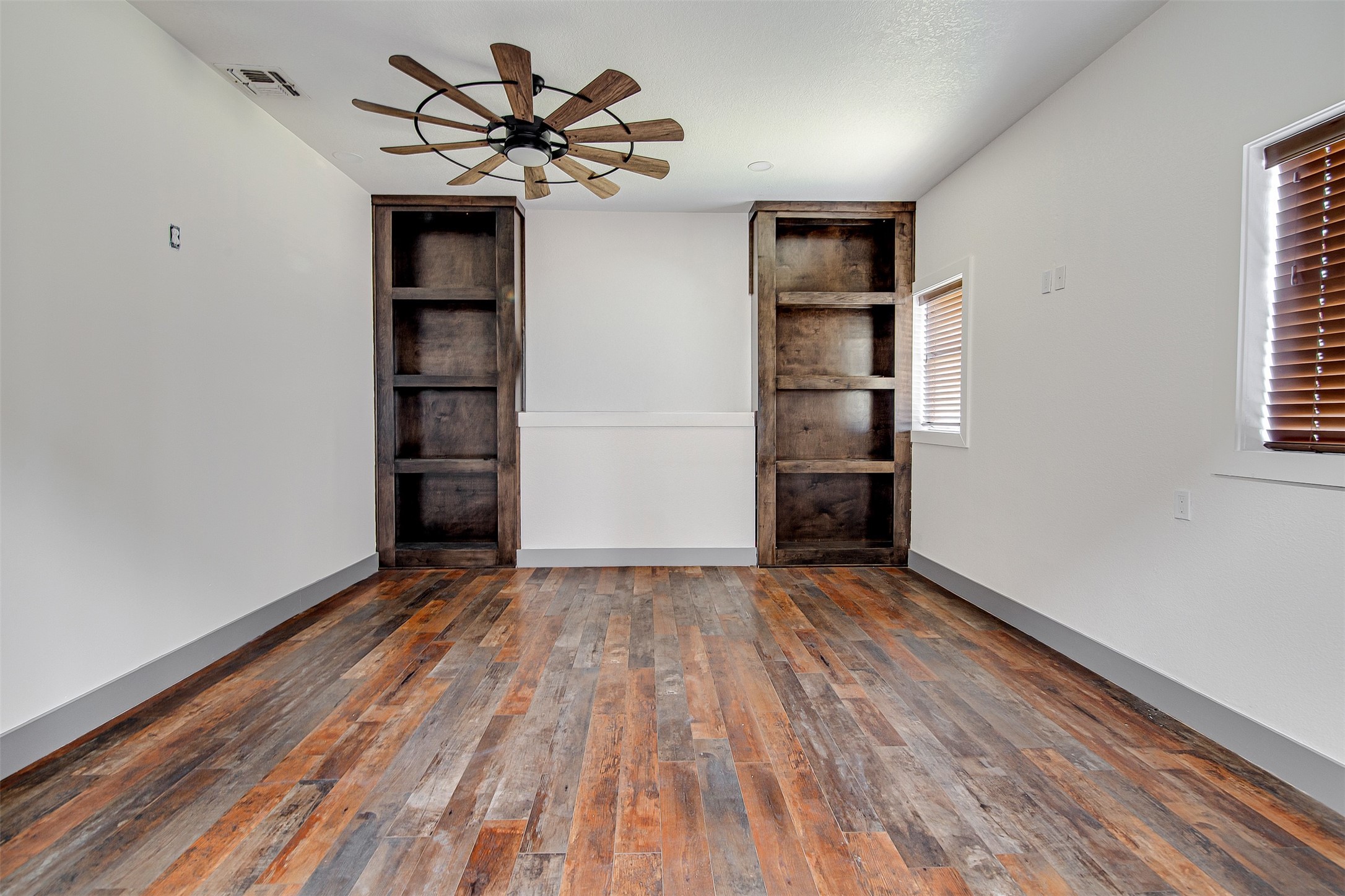 801 S Hampton Road Crowley TX 76036