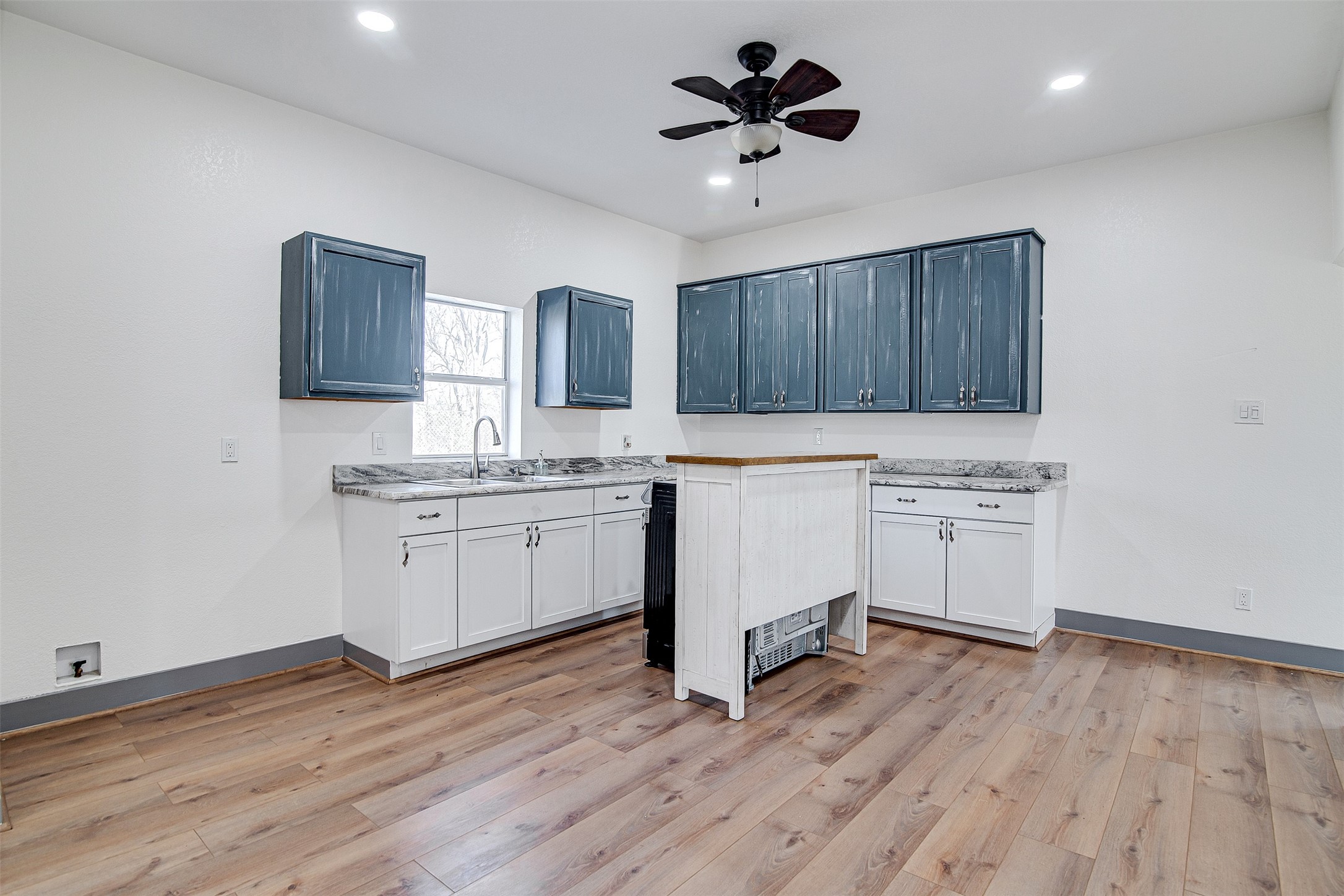 801 S Hampton Road Crowley TX 76036