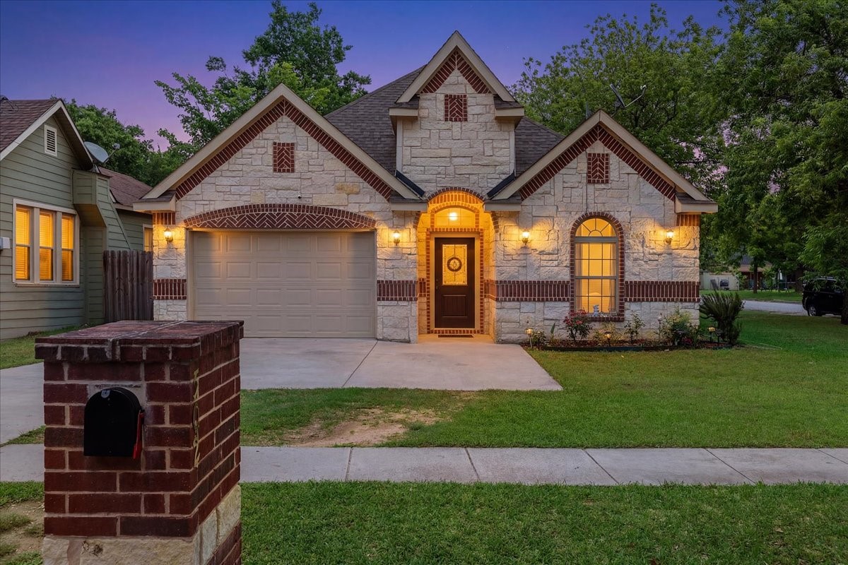 502 Ritchey Street Gainesville TX 76240