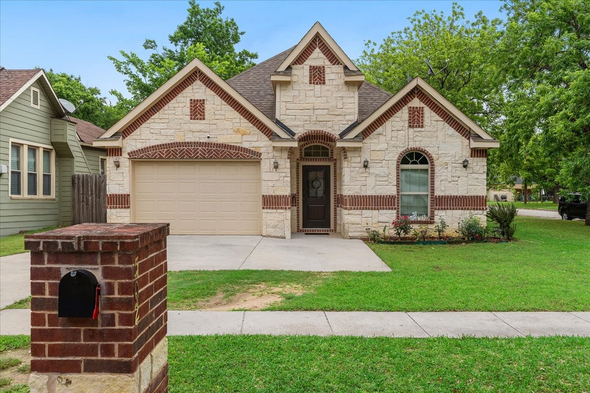 502 Ritchey Street Gainesville TX 76240