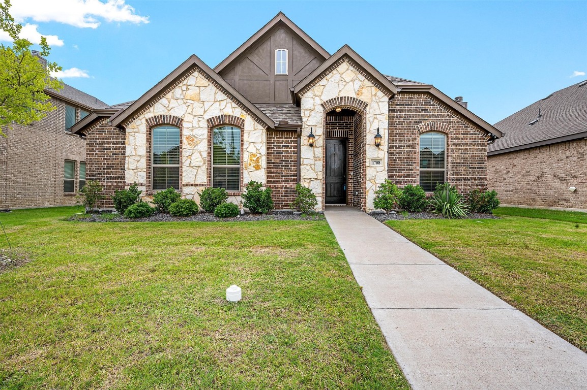 1708 Vista Way Waxahachie TX 75165