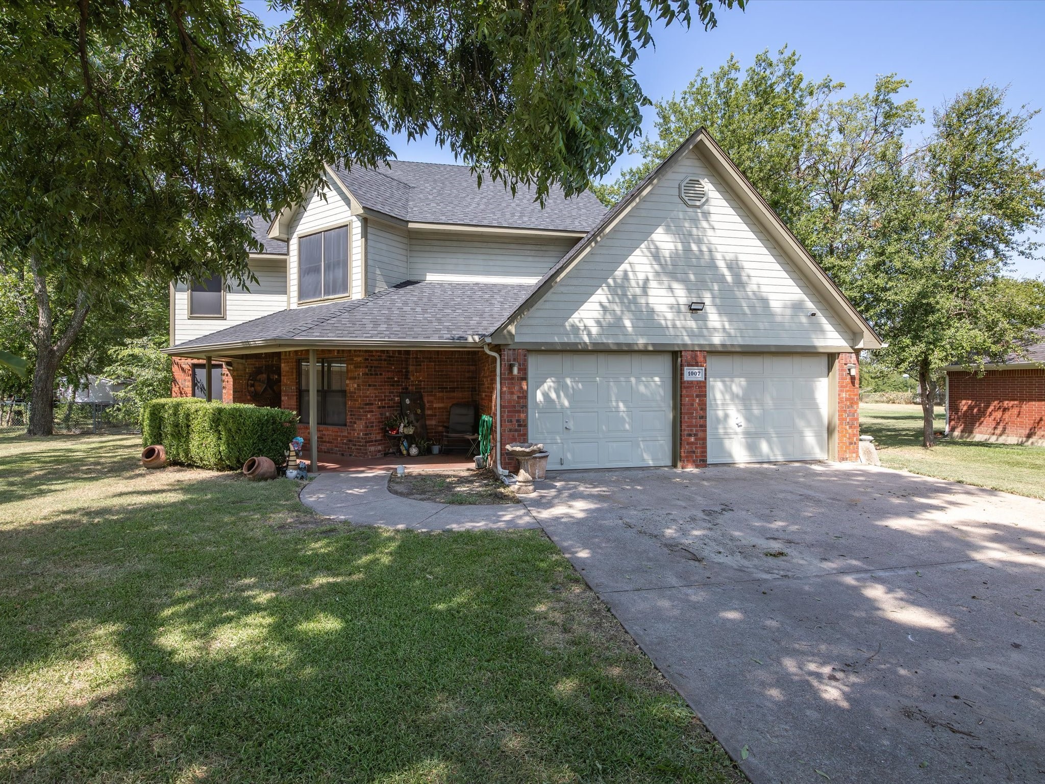 1007 S Elm Street Ennis TX 75119