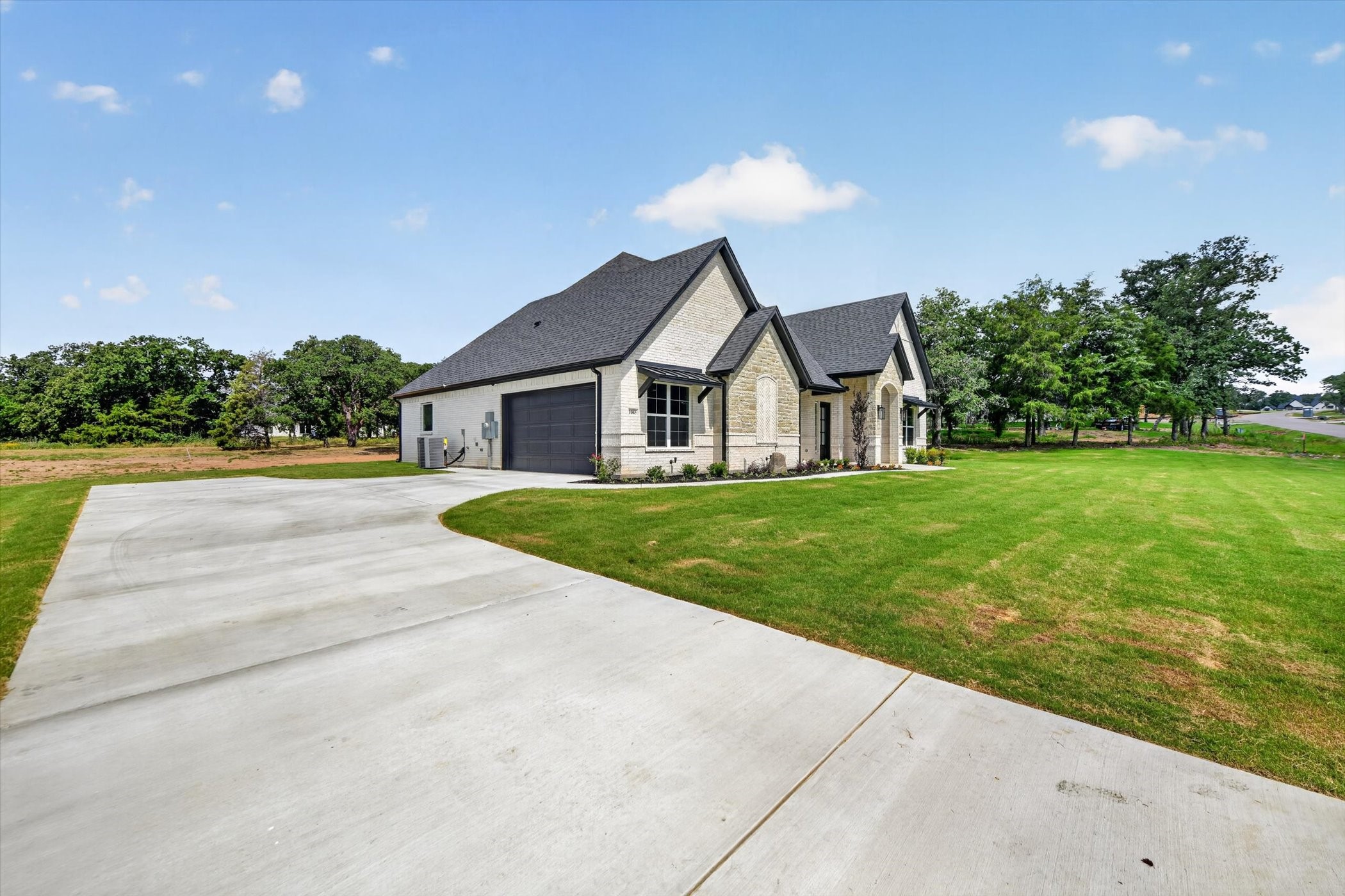 1045 Arbor Vista Drive Azle TX 76020