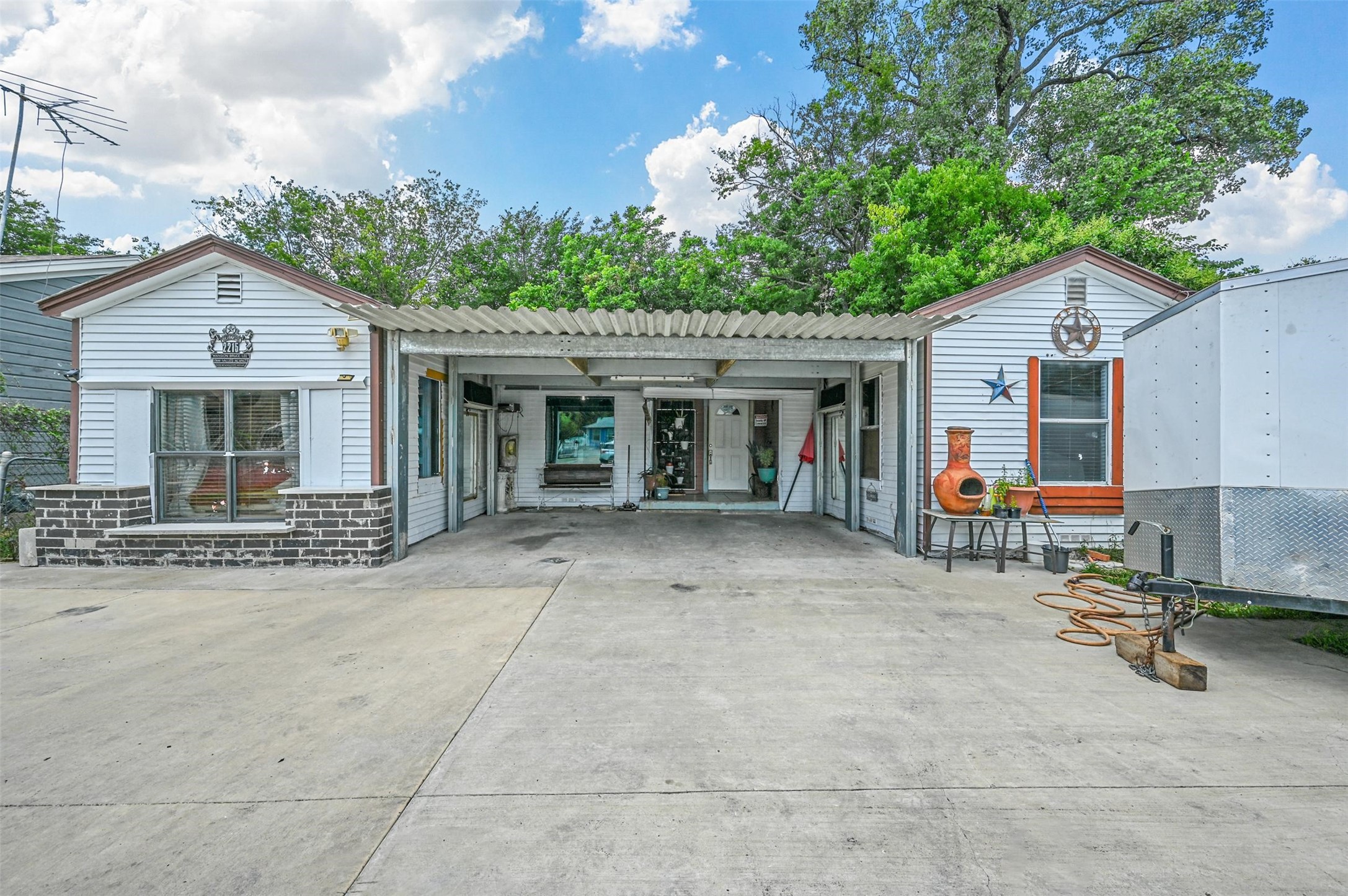 2215 Marfa Avenue Dallas TX 75216
