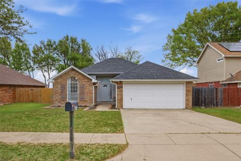 829 Parkwest Boulevard Saginaw TX 76179