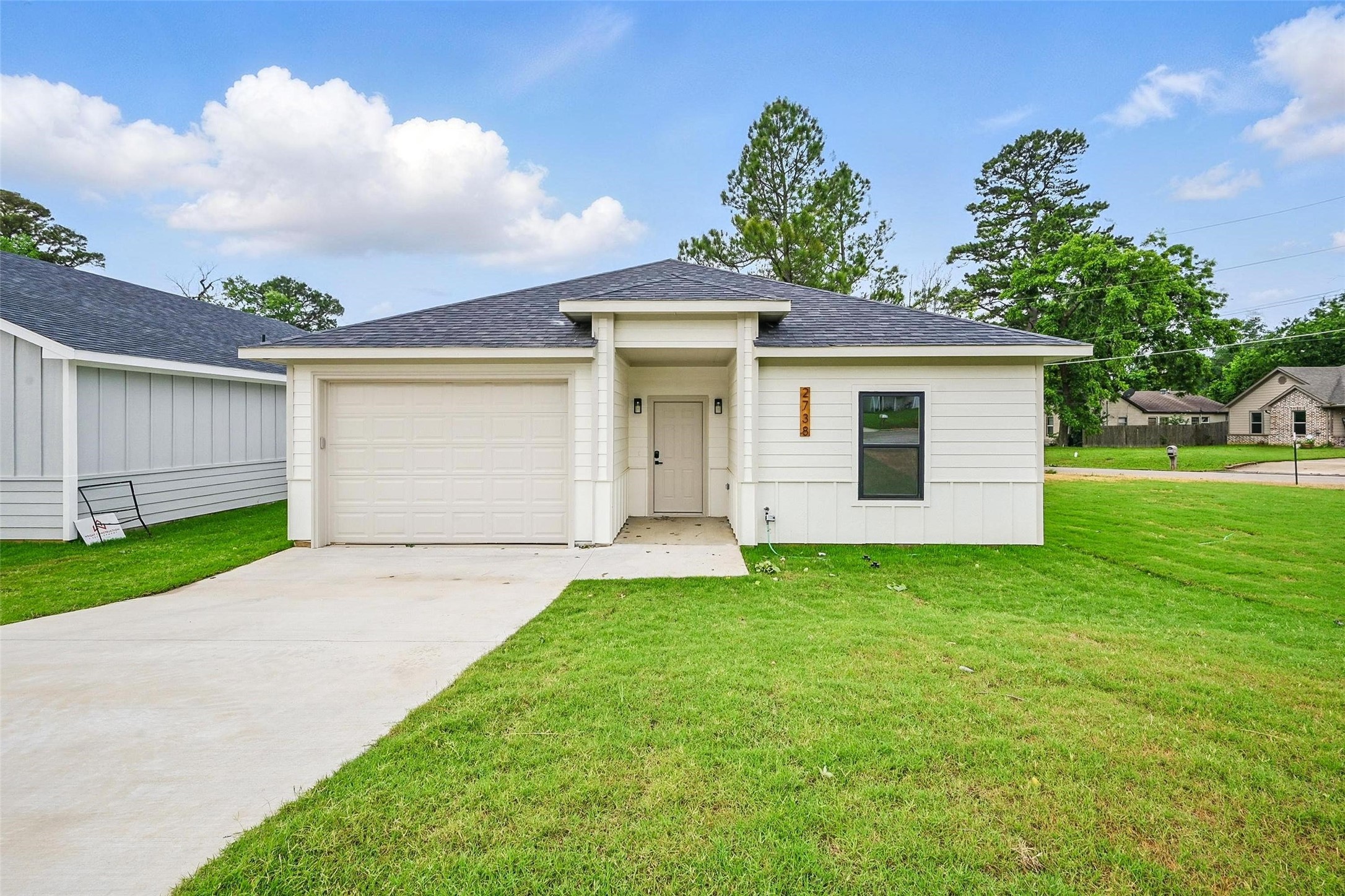 2738 W Washington Street Denison TX 75020