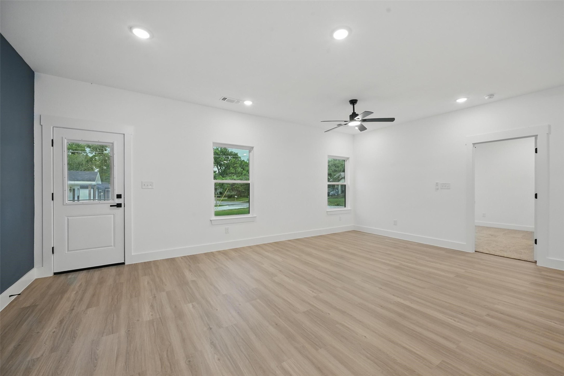 2738 W Washington Street Denison TX 75020