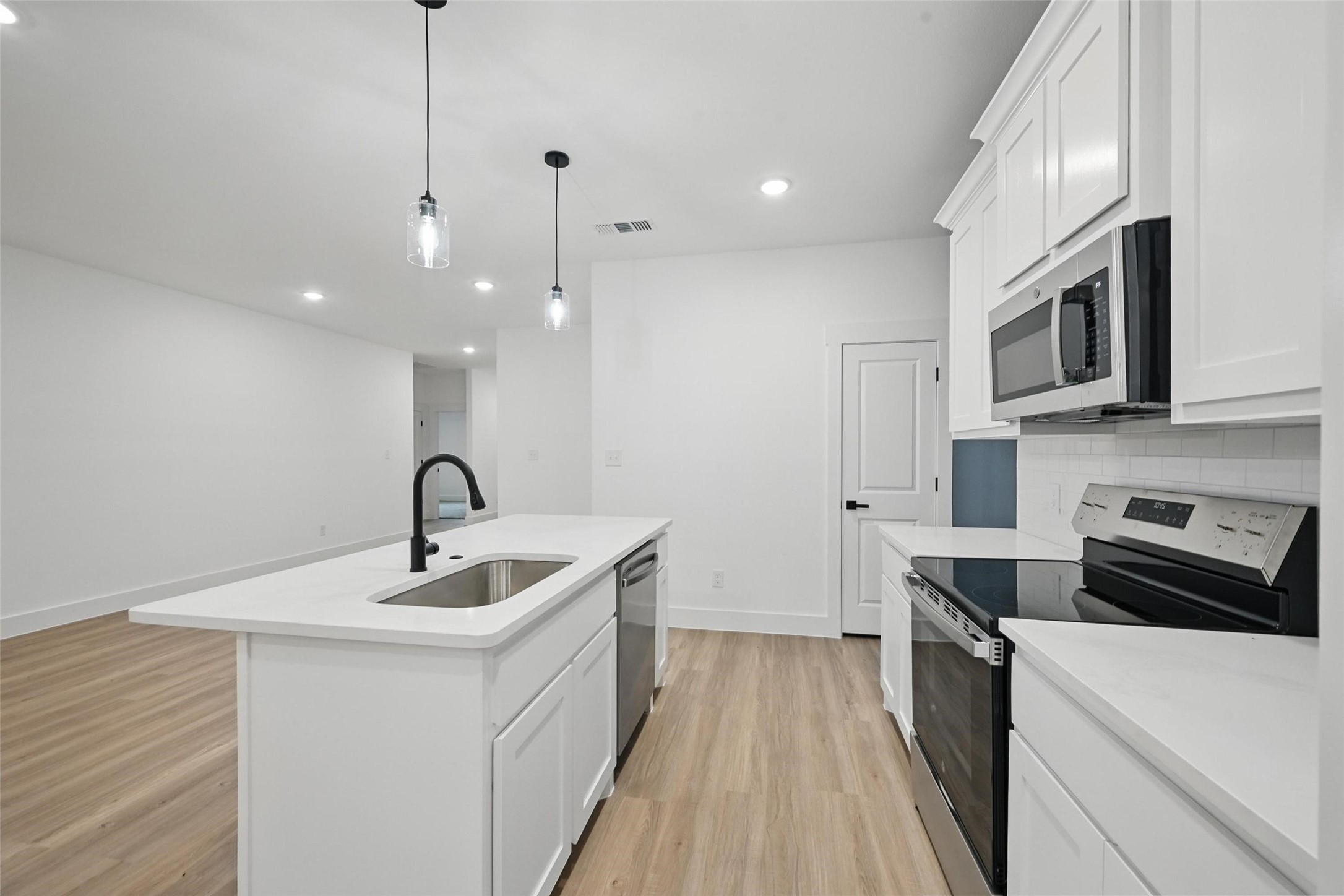 2738 W Washington Street Denison TX 75020