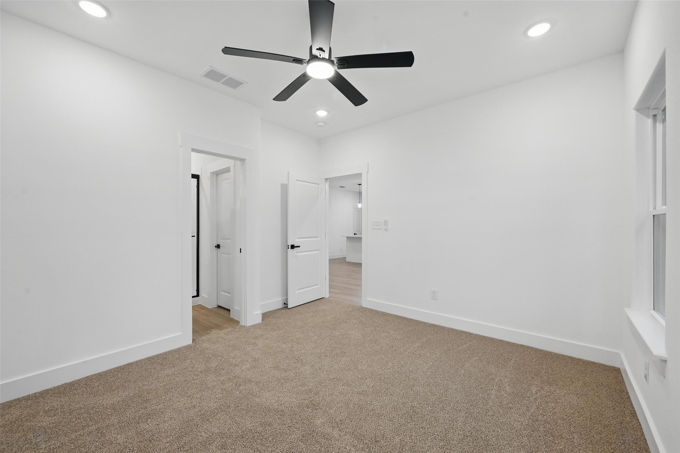 2738 W Washington Street Denison TX 75020