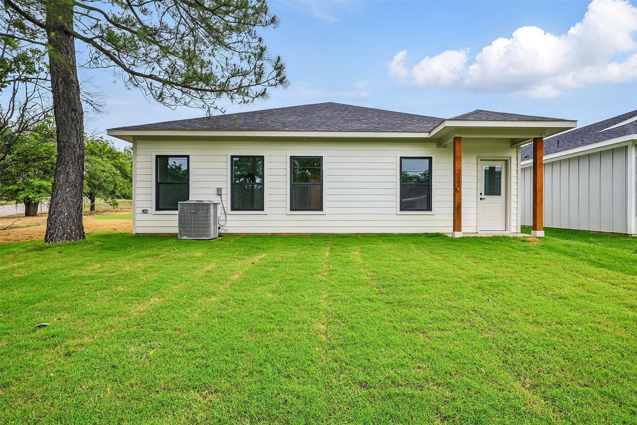 2738 W Washington Street Denison TX 75020