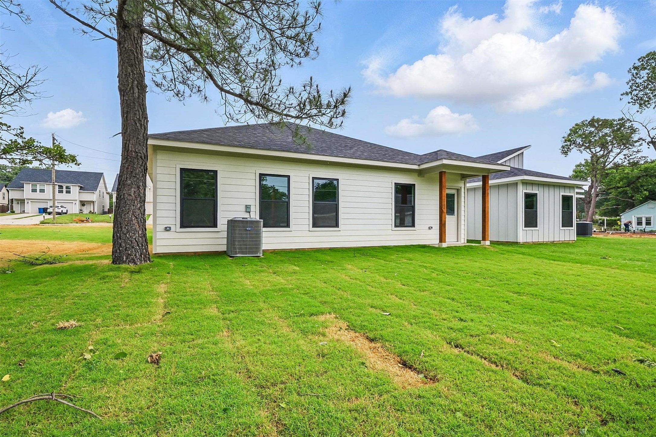 2738 W Washington Street Denison TX 75020