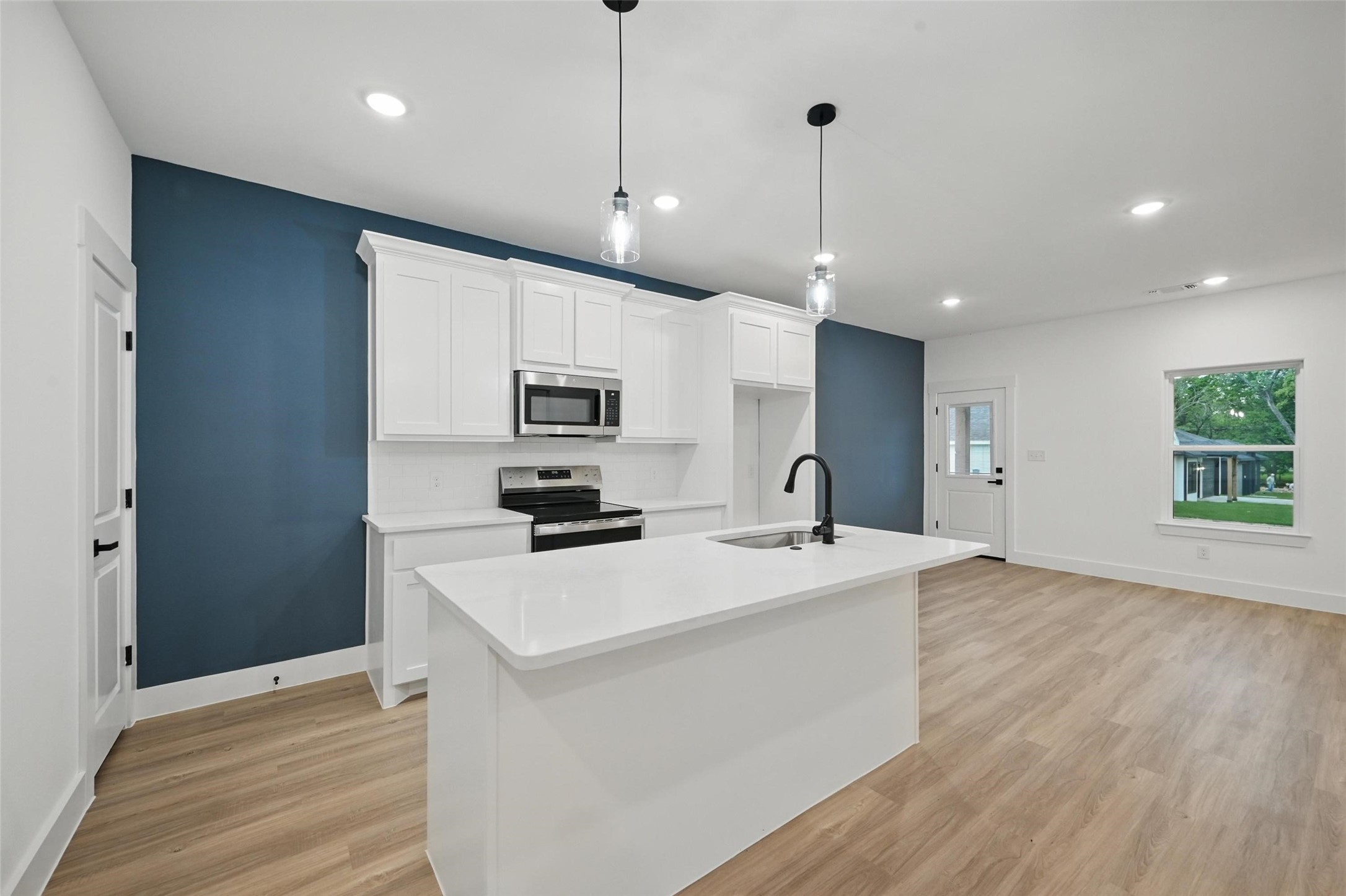 2738 W Washington Street Denison TX 75020