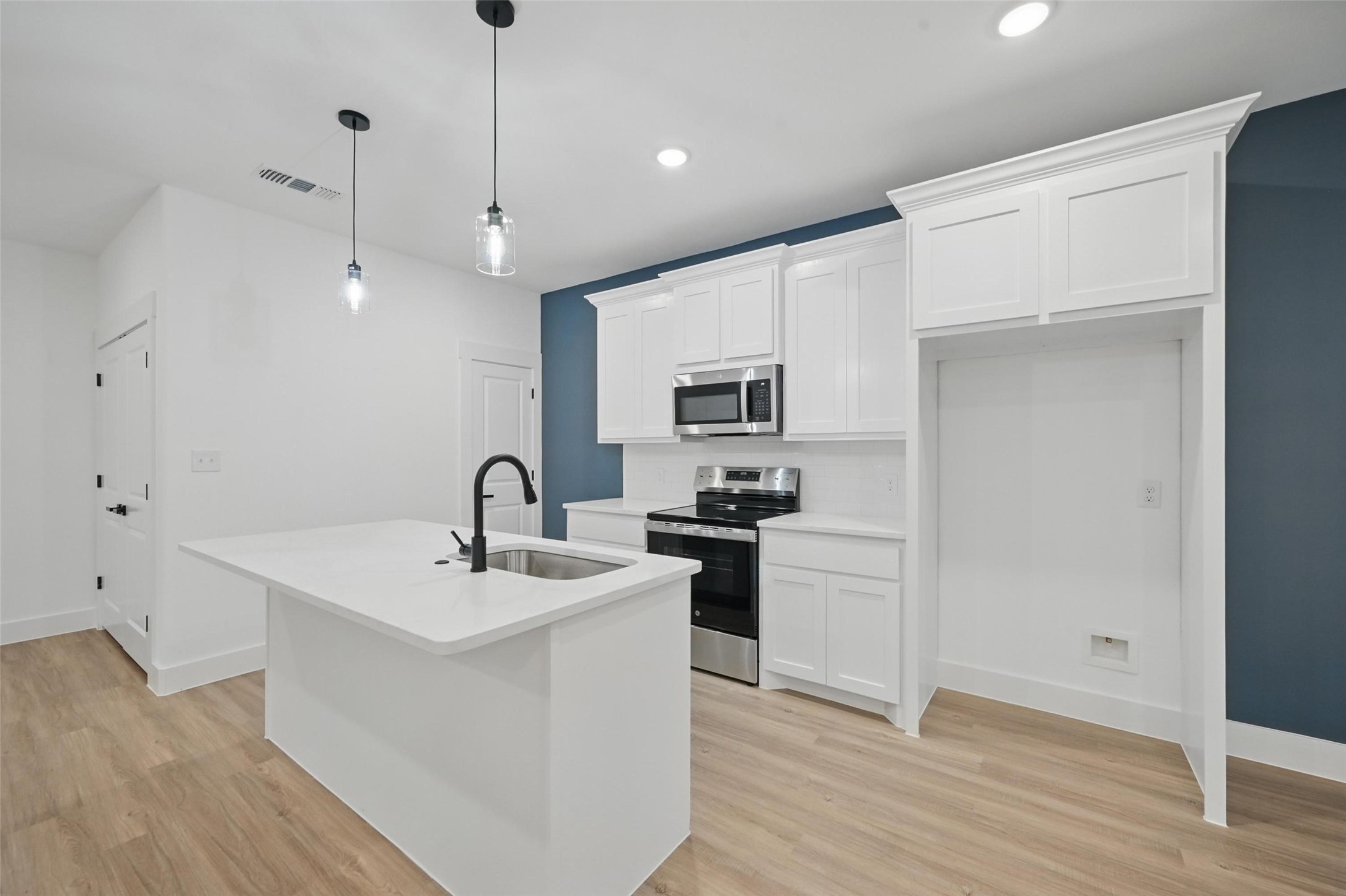 2738 W Washington Street Denison TX 75020