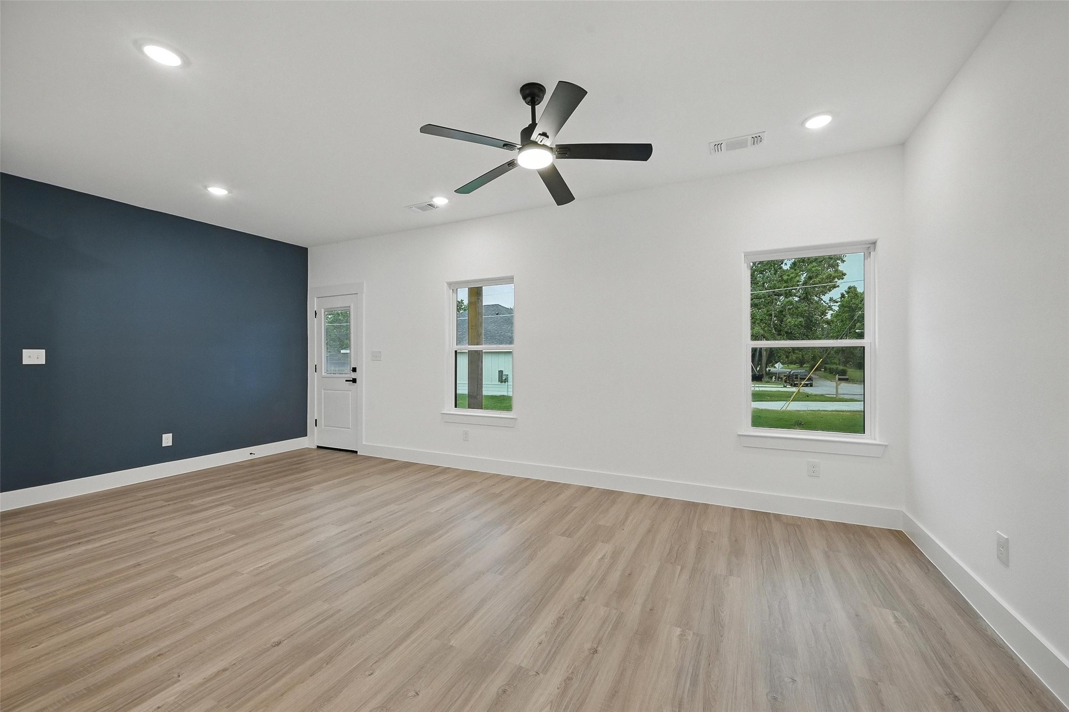 2738 W Washington Street Denison TX 75020