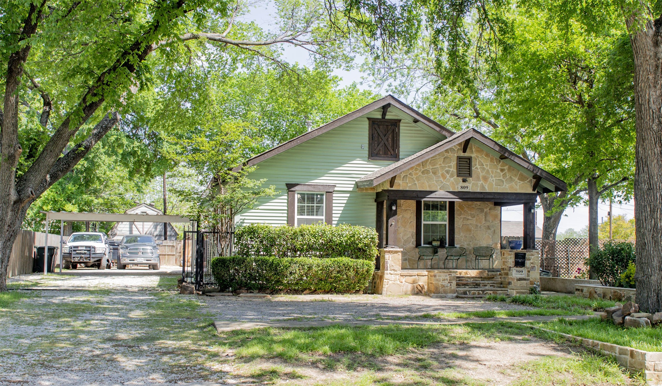 809 W Avenue F Garland TX 75040