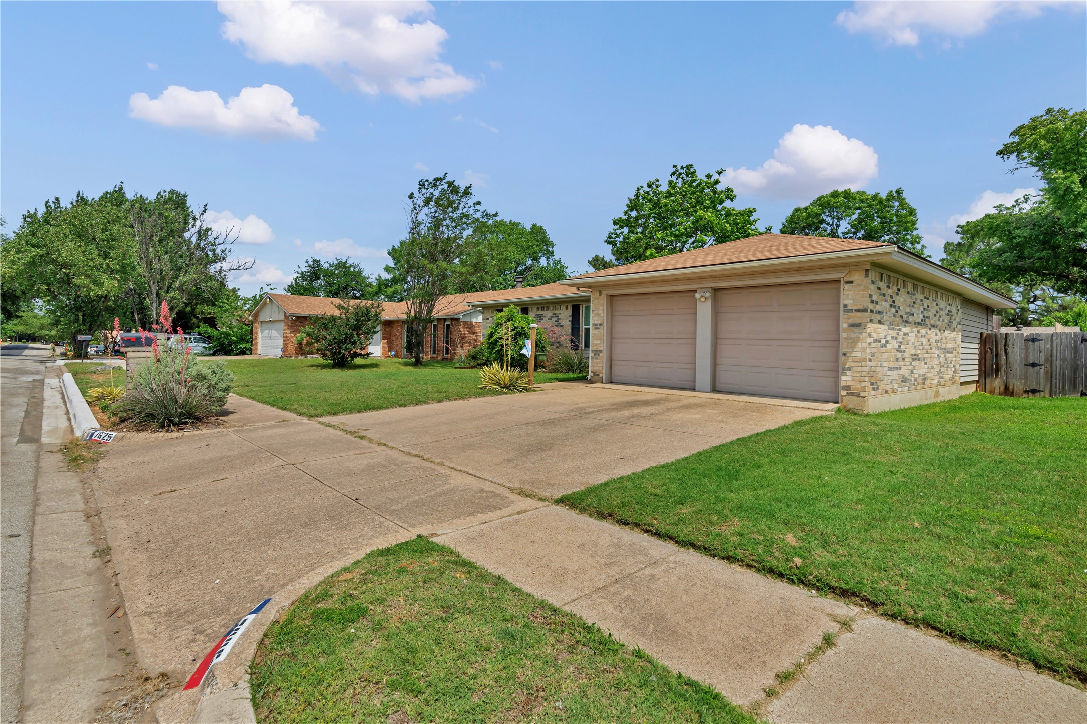 7625 Portman Avenue Fort Worth TX 76112