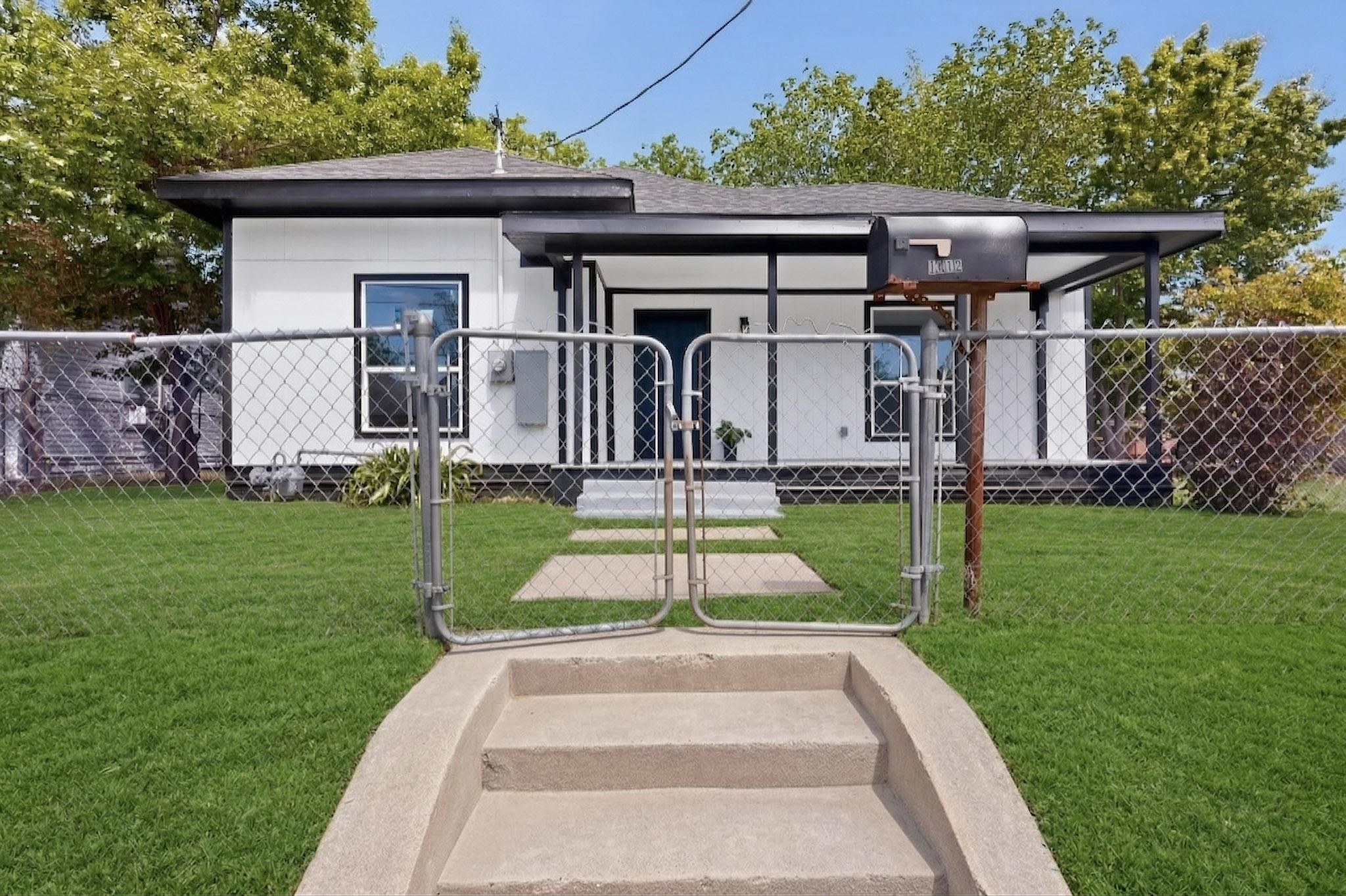 1612 Jones Street Greenville TX 75401