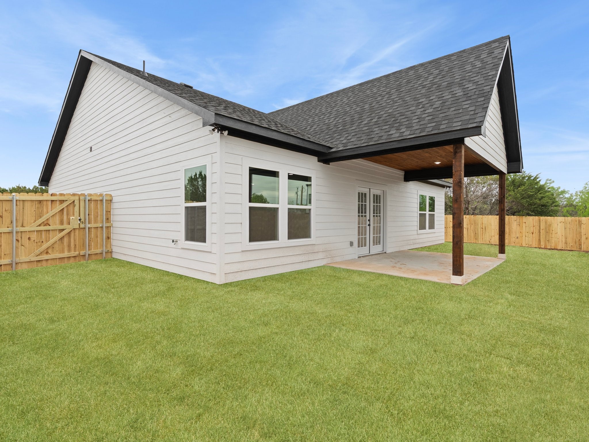 2211 Woodcrest Trail Granbury TX 76048