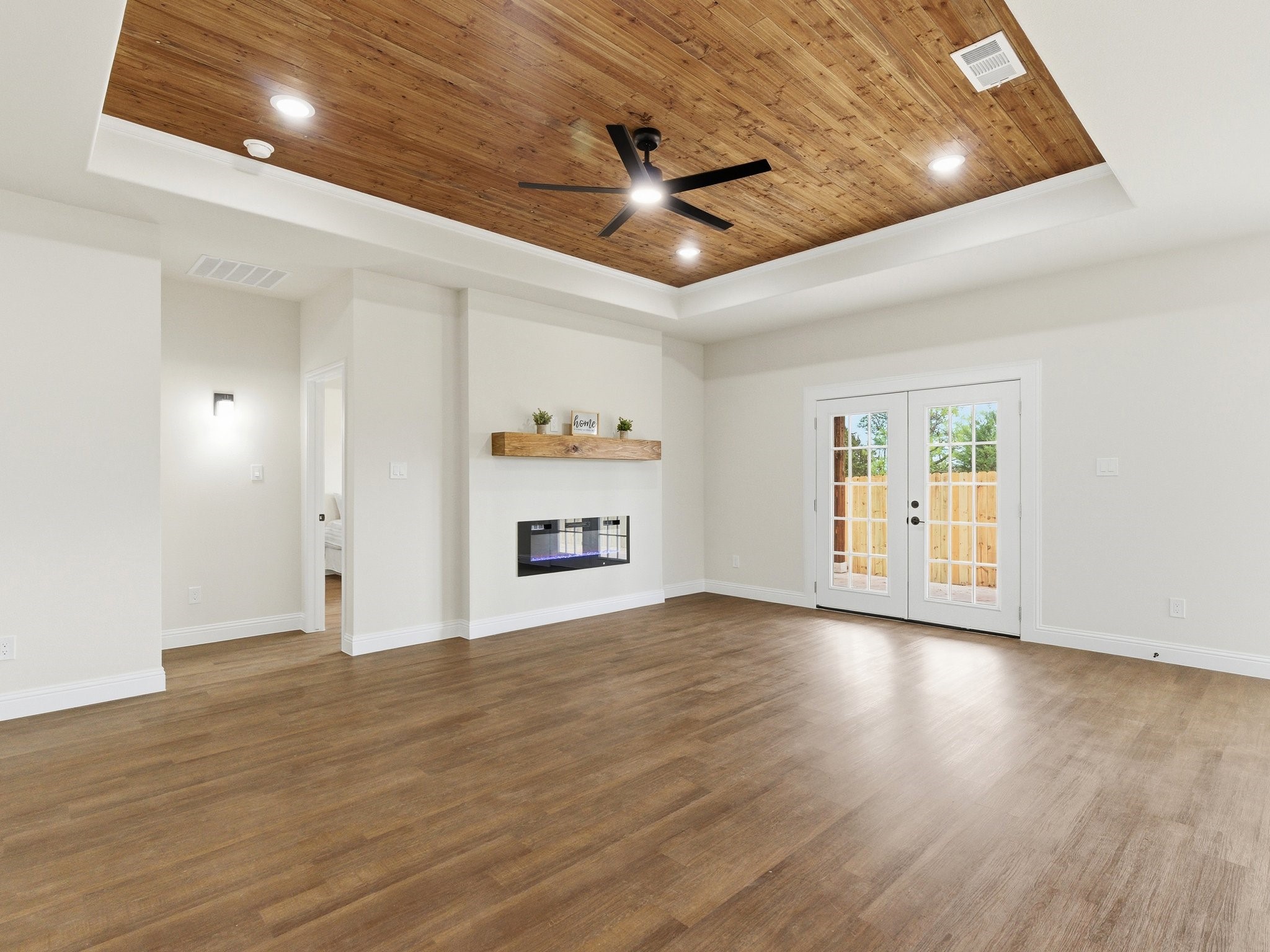2211 Woodcrest Trail Granbury TX 76048