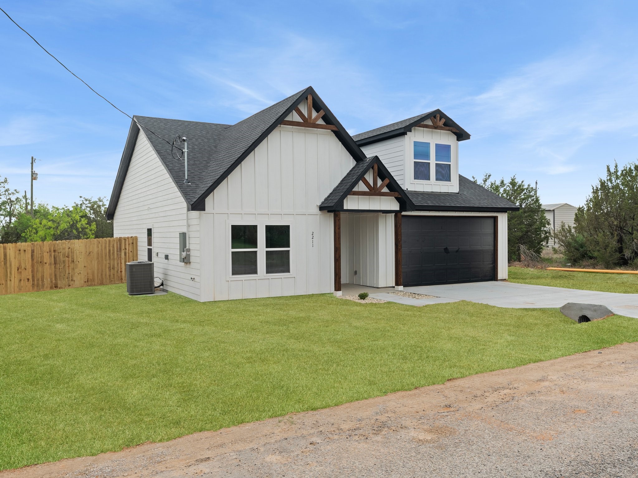 2211 Woodcrest Trail Granbury TX 76048