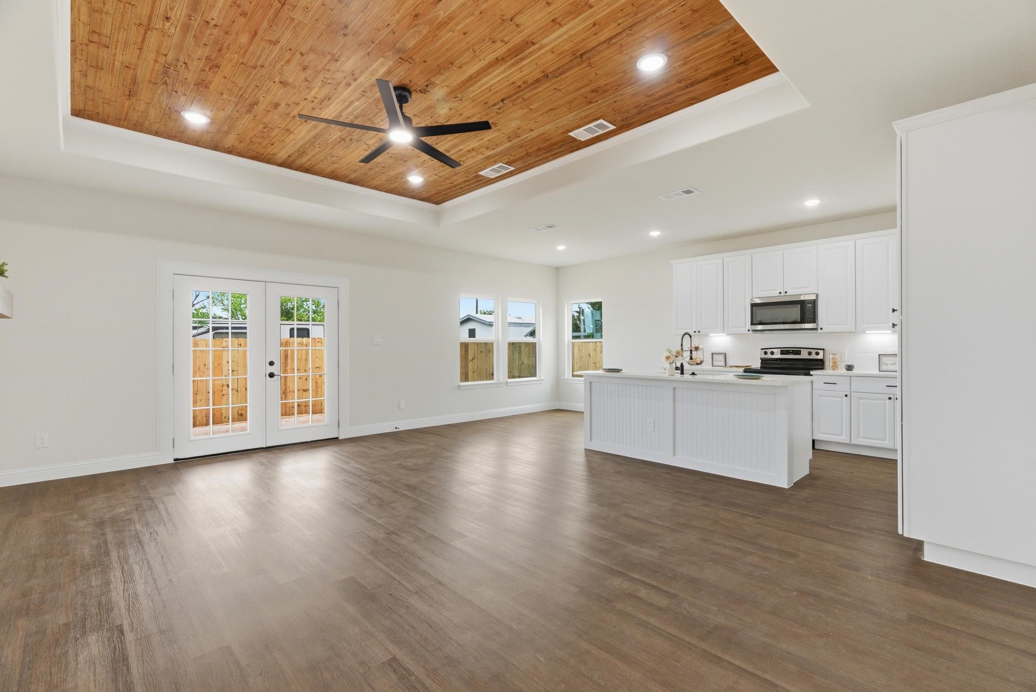 2211 Woodcrest Trail Granbury TX 76048