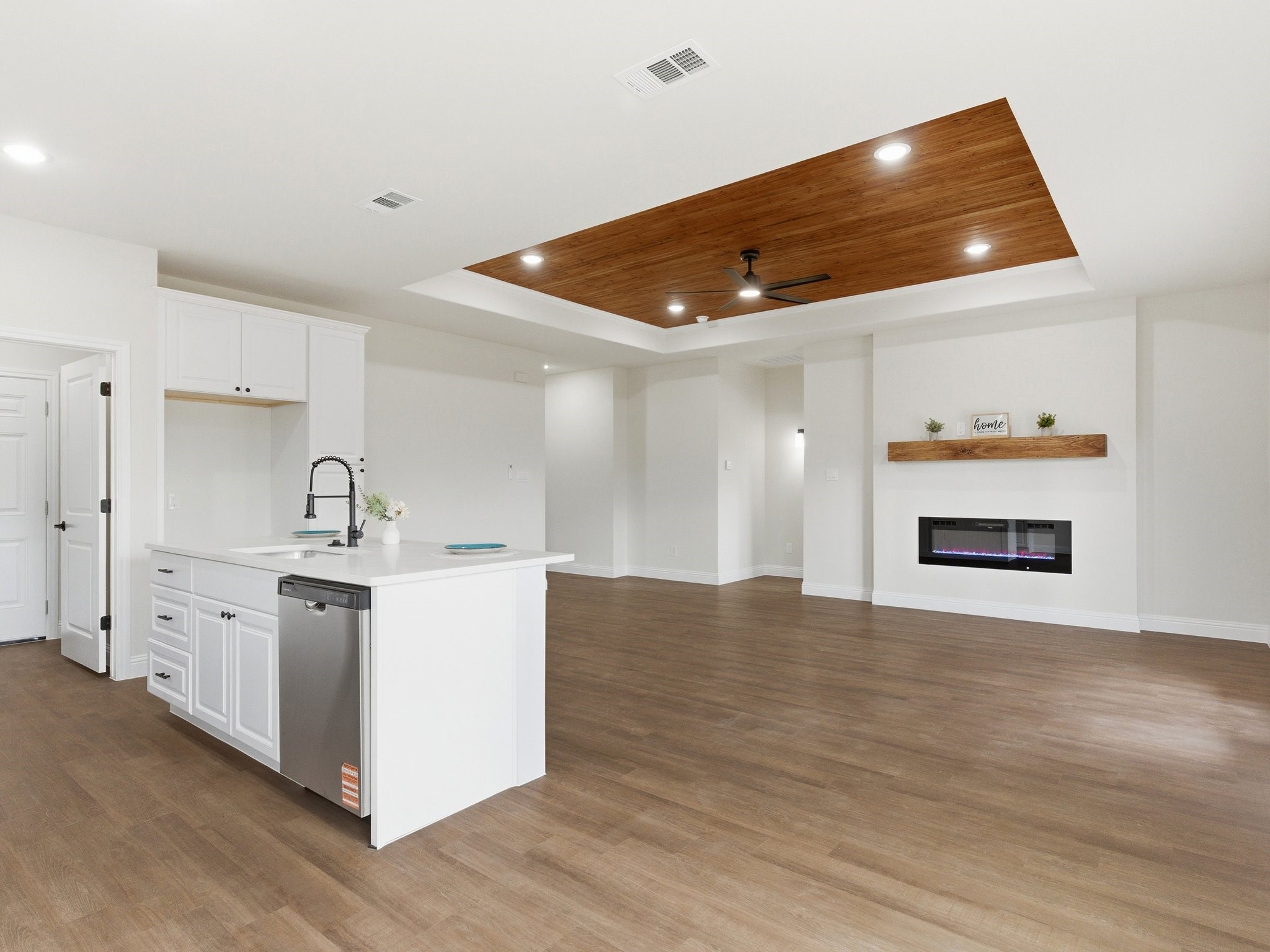 2211 Woodcrest Trail Granbury TX 76048