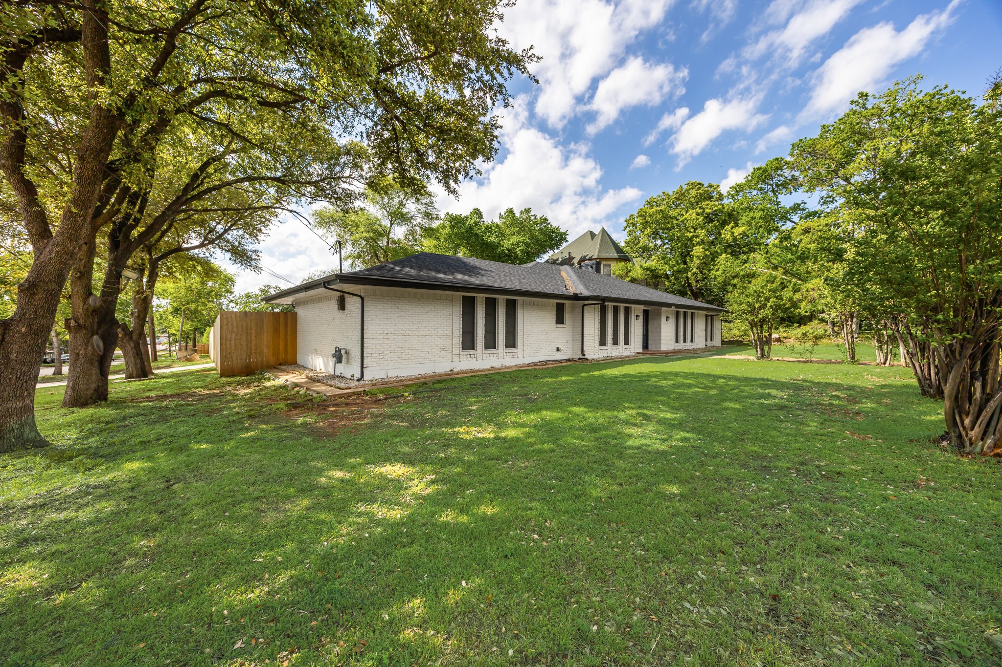 823 S Wildwood Drive Irving TX 75060