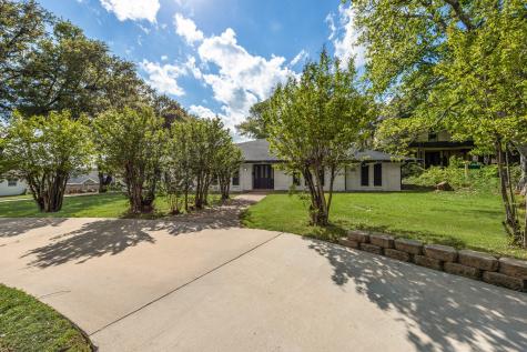 823 S Wildwood Drive Irving TX 75060