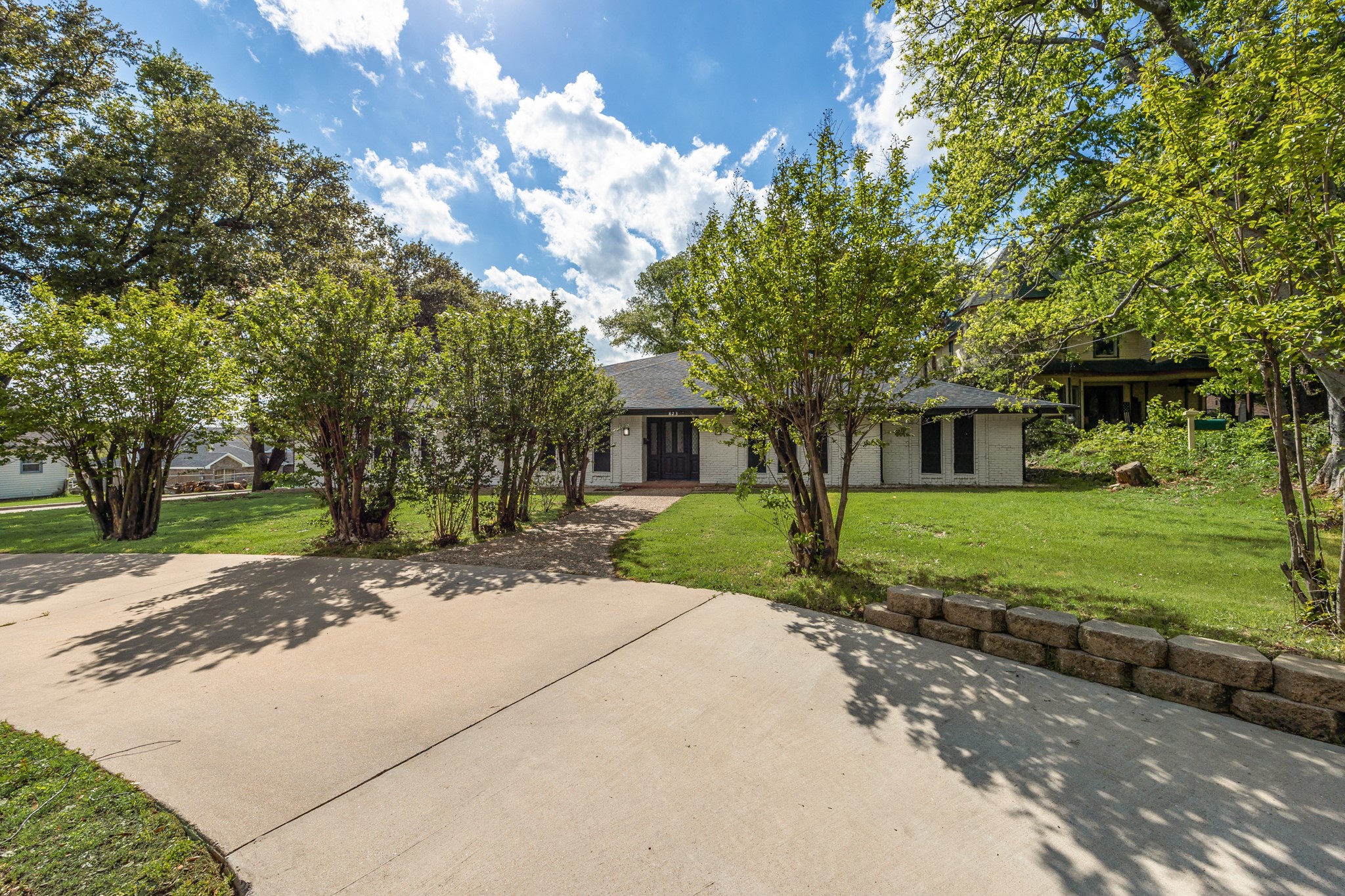 823 S Wildwood Drive Irving TX 75060