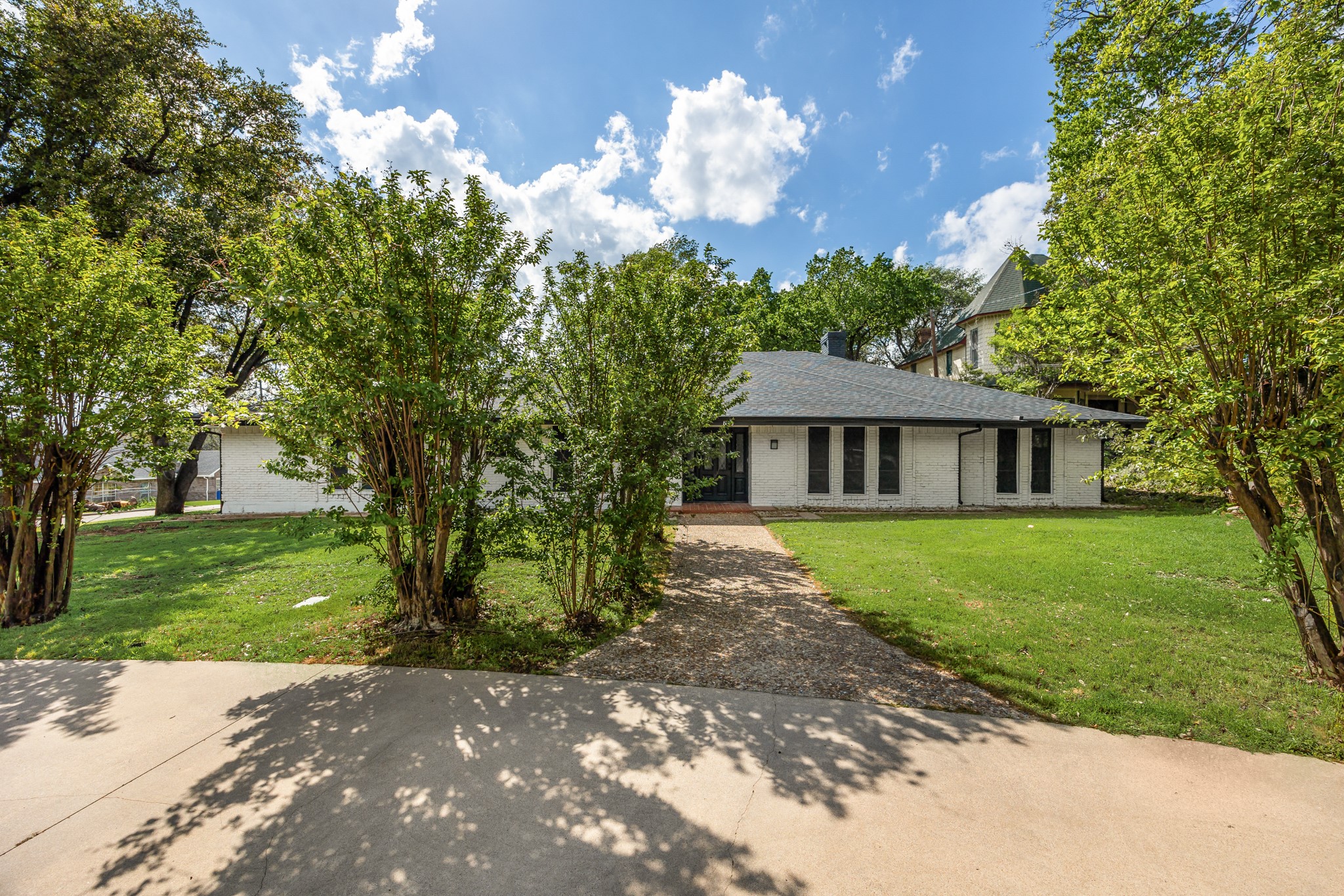 823 S Wildwood Drive Irving TX 75060