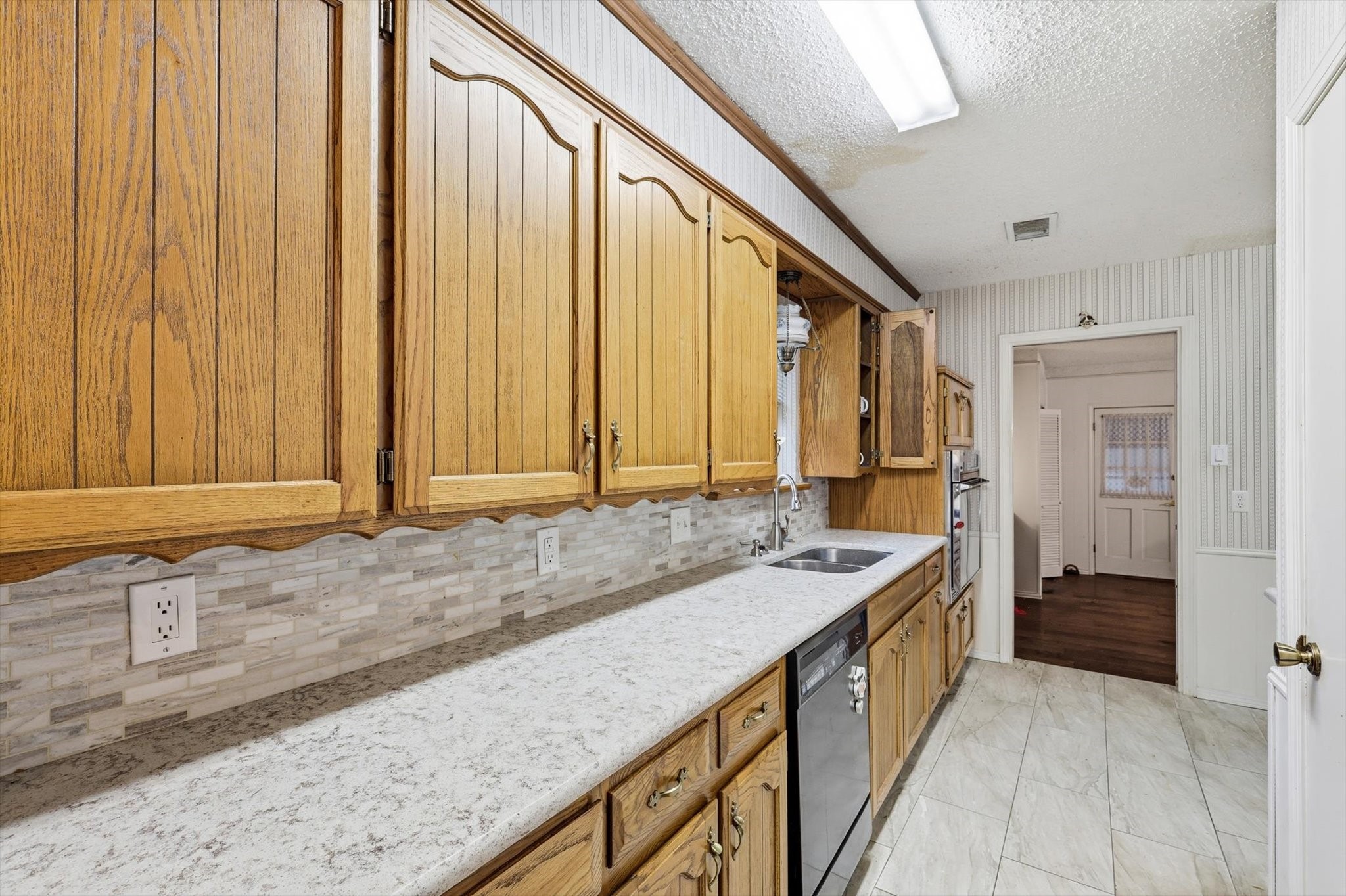 711 Tanglewood Lane Arlington TX 76012