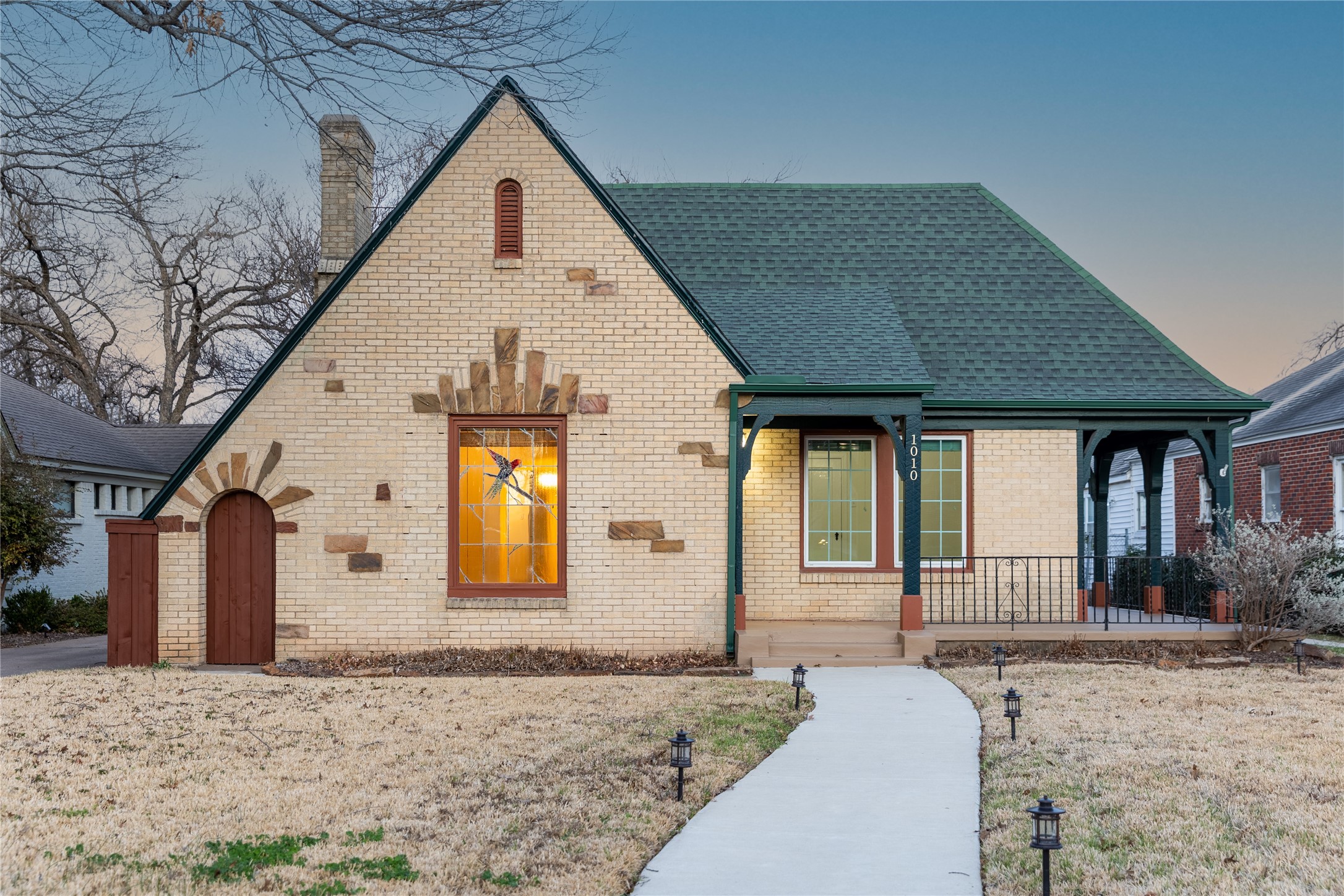 1010 N Edgefield Avenue Dallas TX 75208