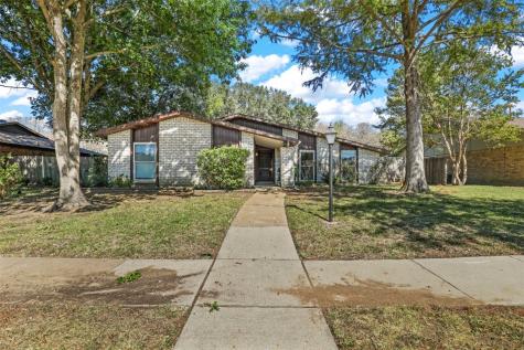 2010 Butterfield Trail Grand Prairie TX 75052