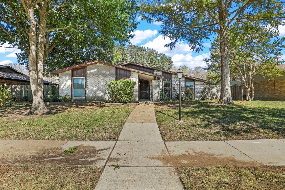 2010 Butterfield Trail Grand Prairie TX 75052