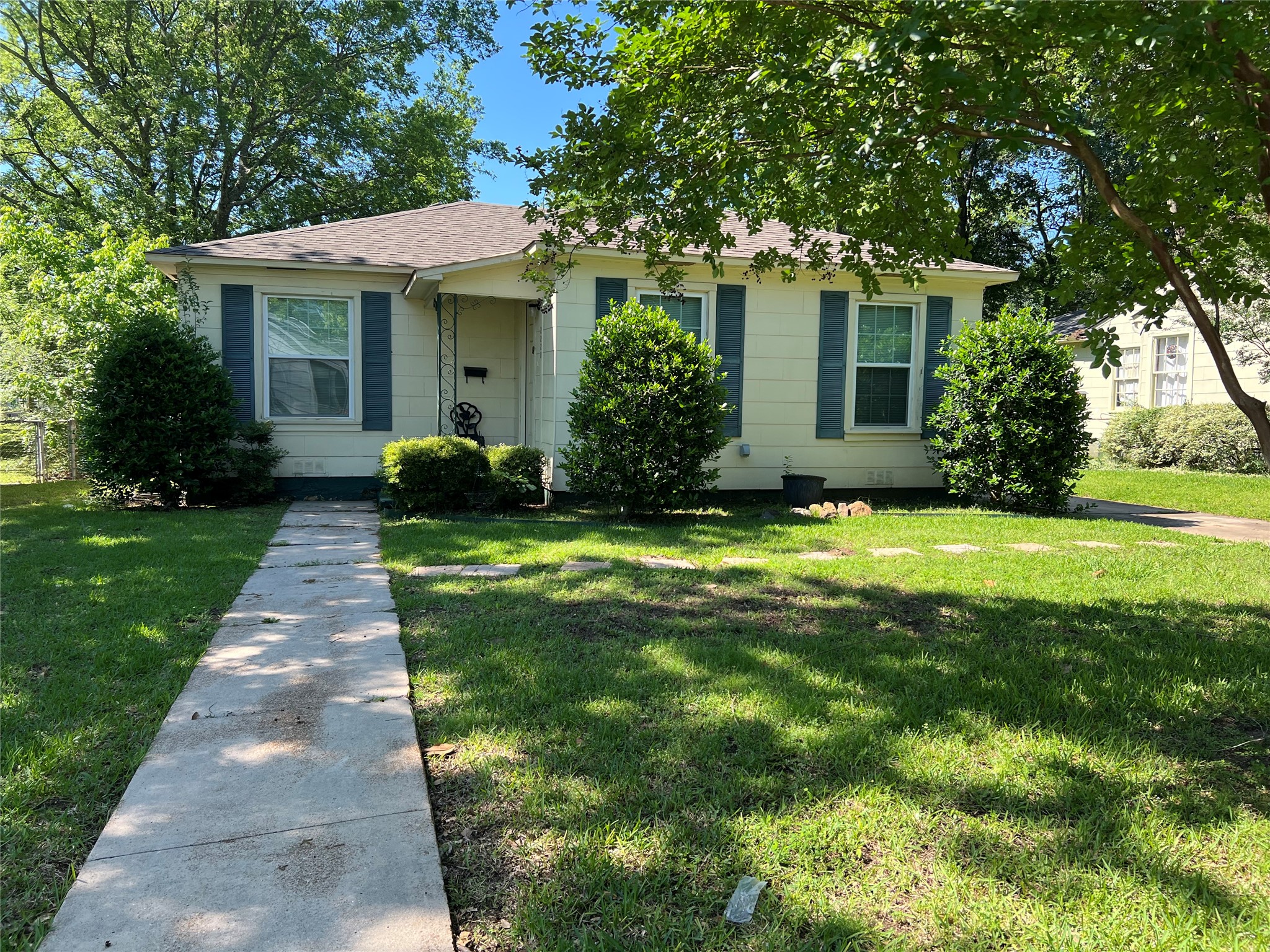 2220 E Jackson Street Paris TX 75460