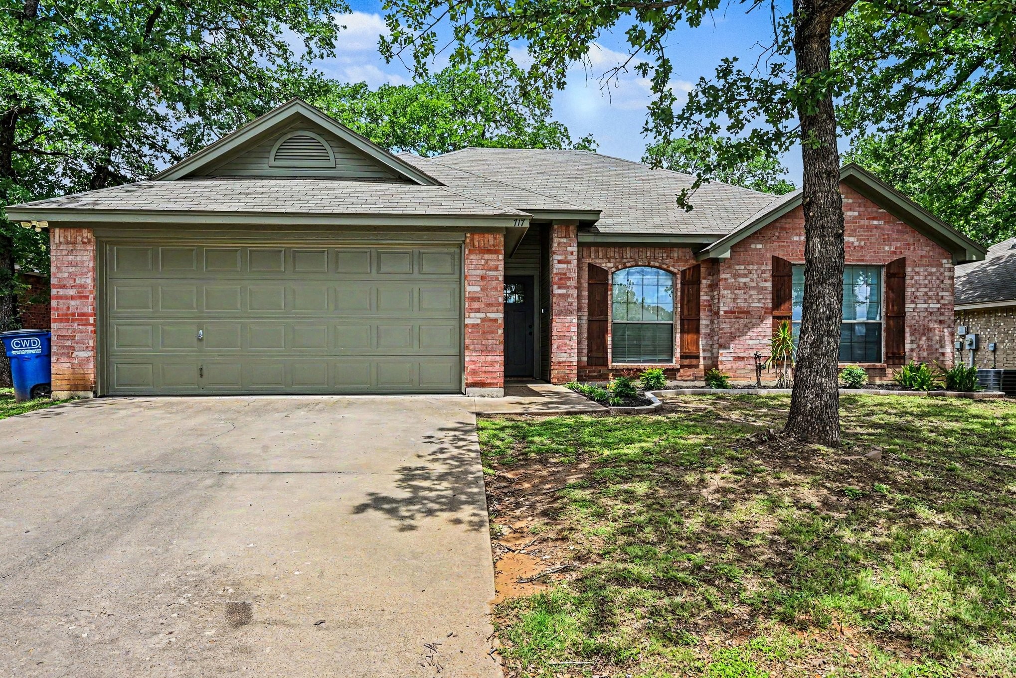 717 Oak Park Drive Azle TX 76020