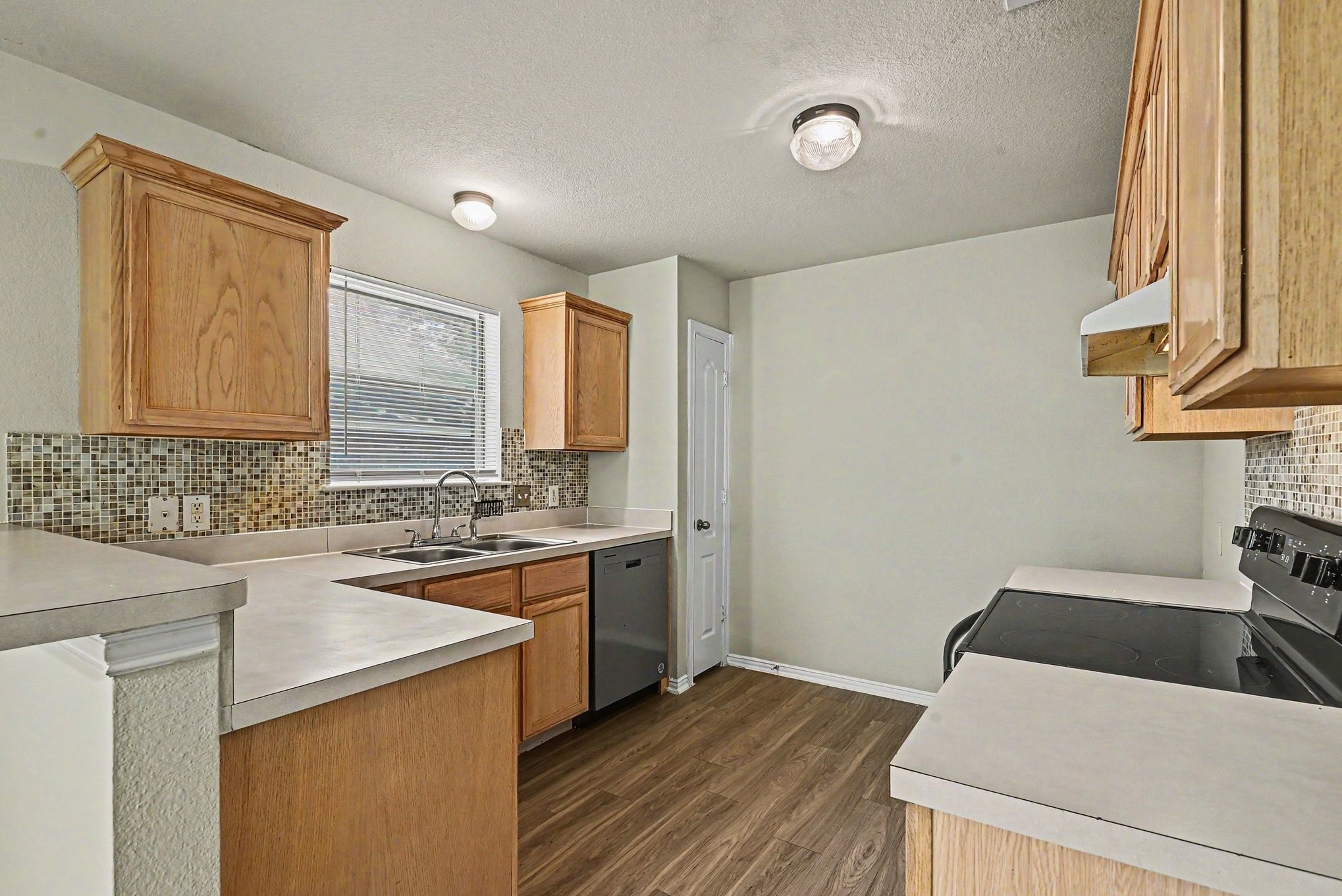717 Oak Park Drive Azle TX 76020