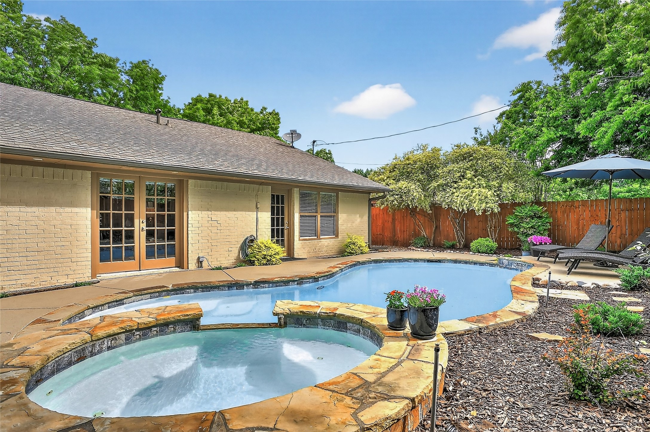 2215 Oak Creek Drive Sherman TX 75092