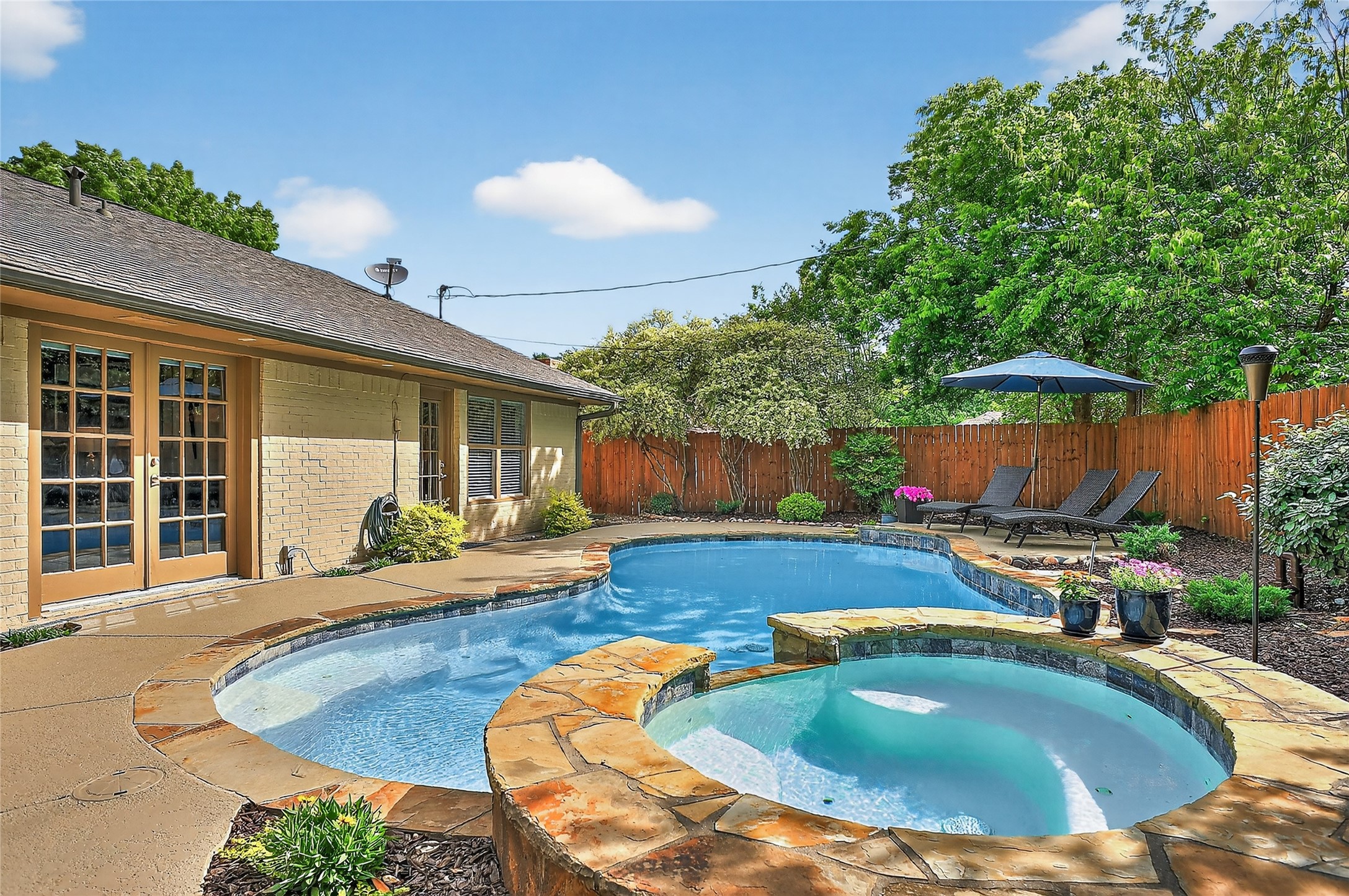 2215 Oak Creek Drive Sherman TX 75092