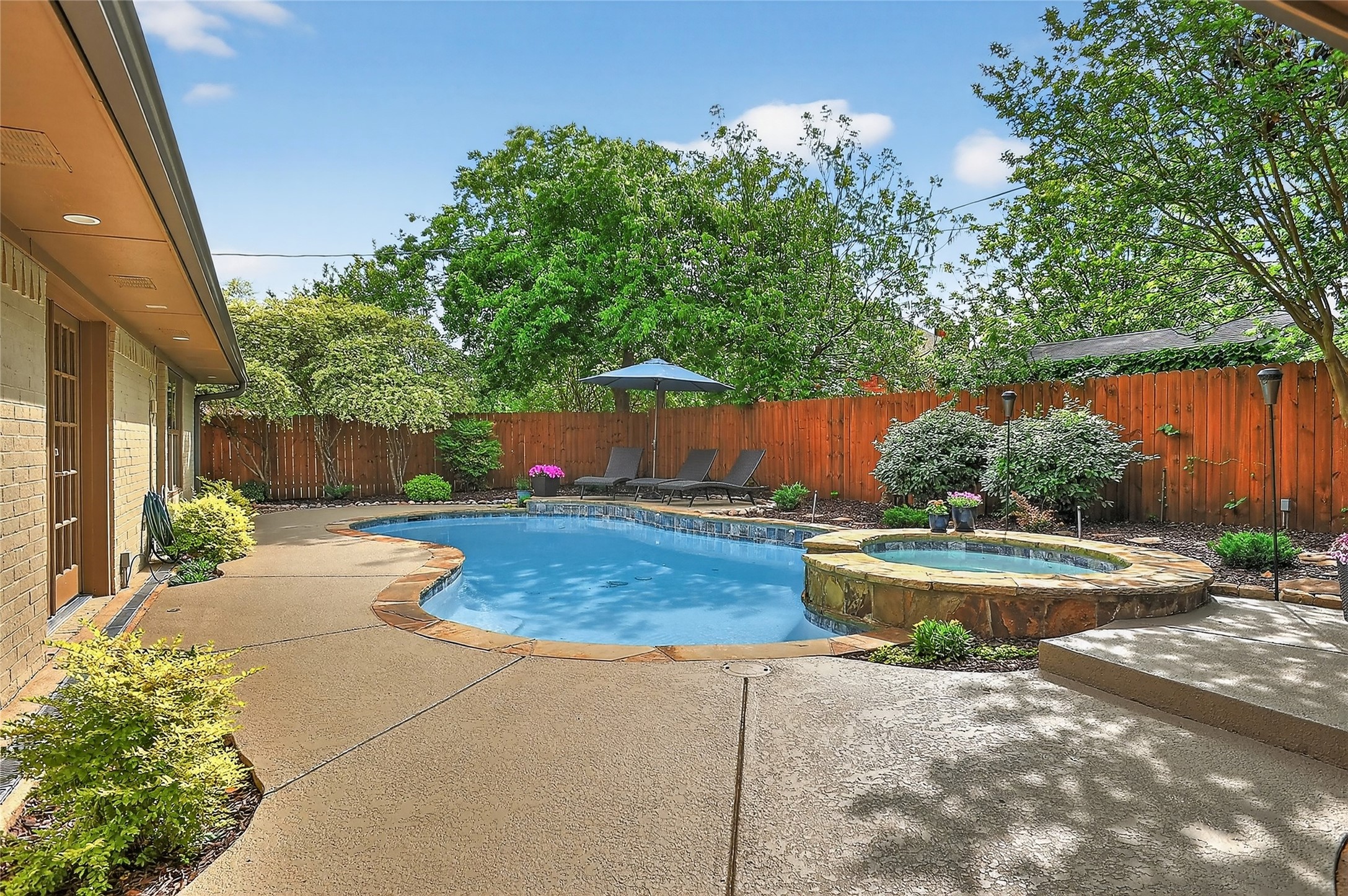 2215 Oak Creek Drive Sherman TX 75092