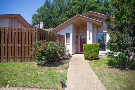2208 Brigadoon Court Arlington TX 76013